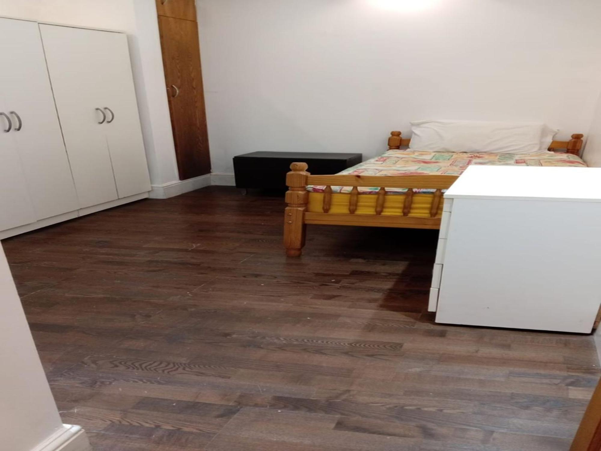 Paddington Cozy 3-bedroom In Prime Location Apartment *