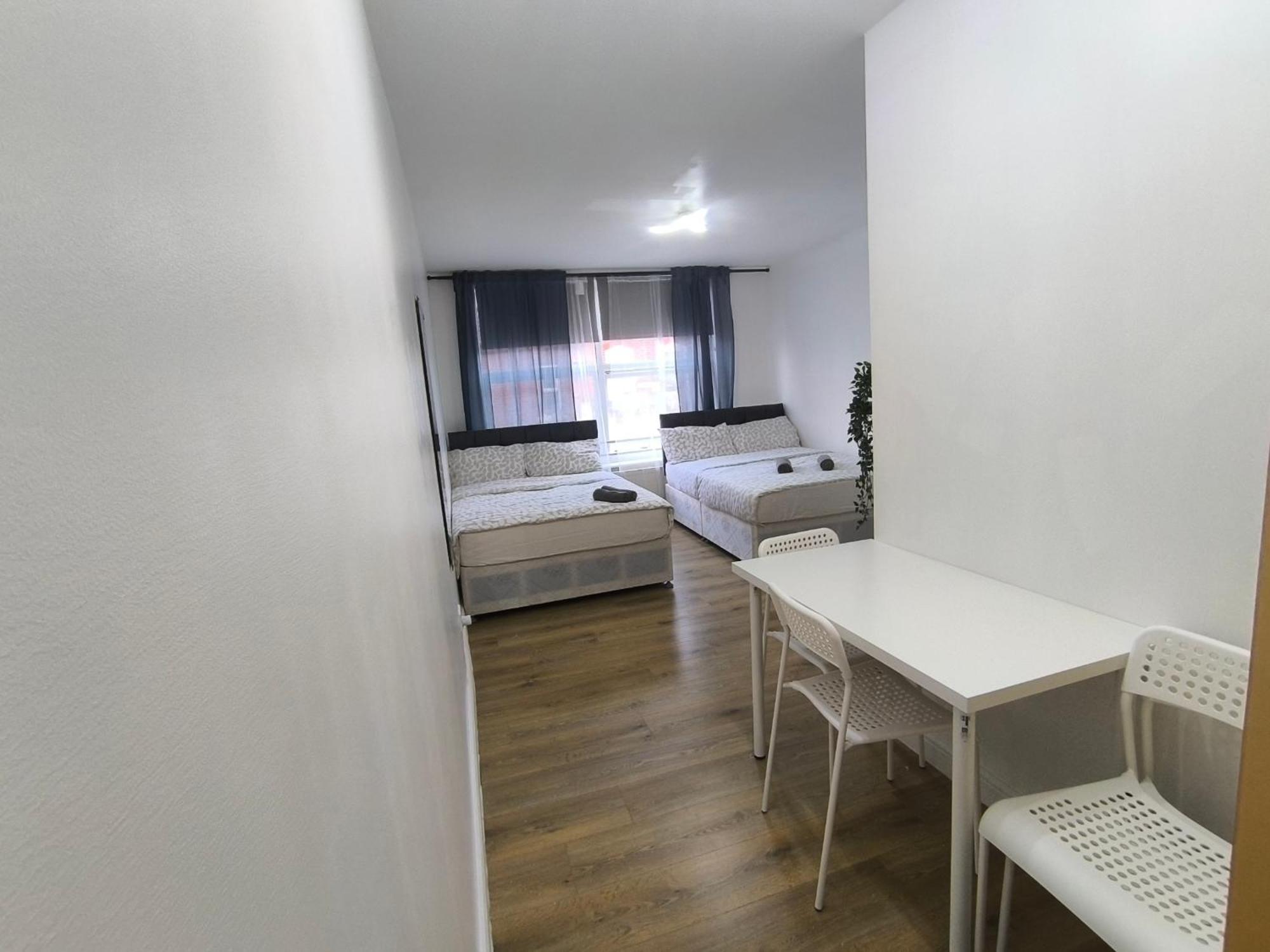 4 Pers Studio Style Room Near South Wimledon Station R3 London