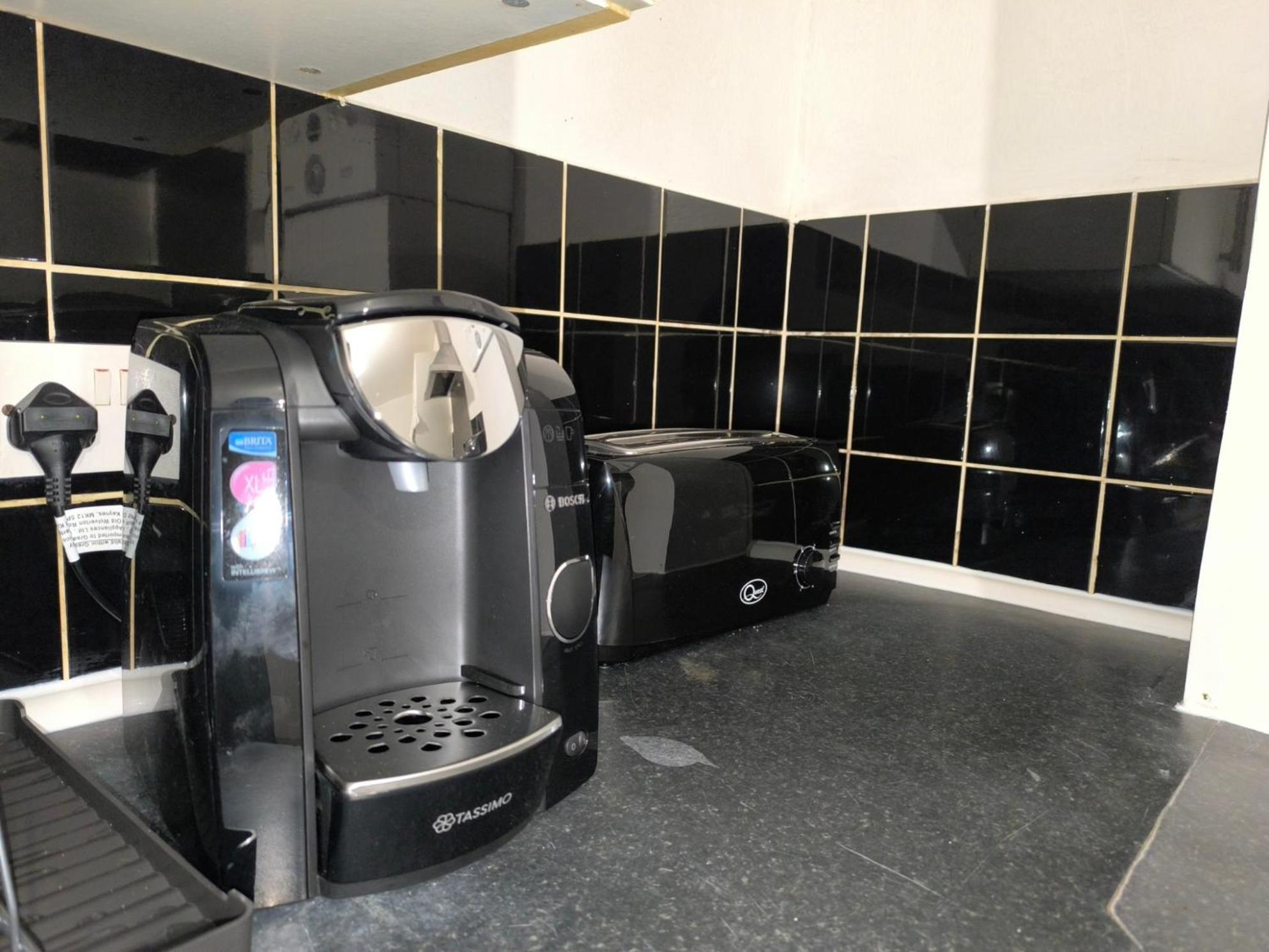 4 Pers Studio Style Room Near South Wimledon Station R3 Guest house London