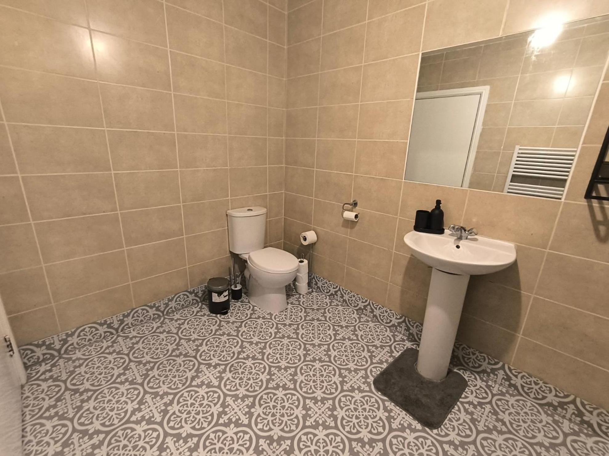 4 Pers Studio Style Room Near South Wimledon Station R3 London