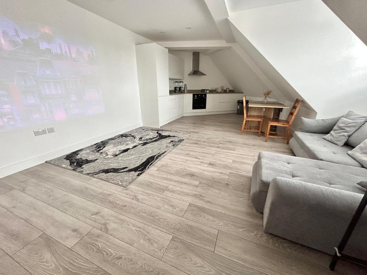 Cinematic 2 Bed Central Location