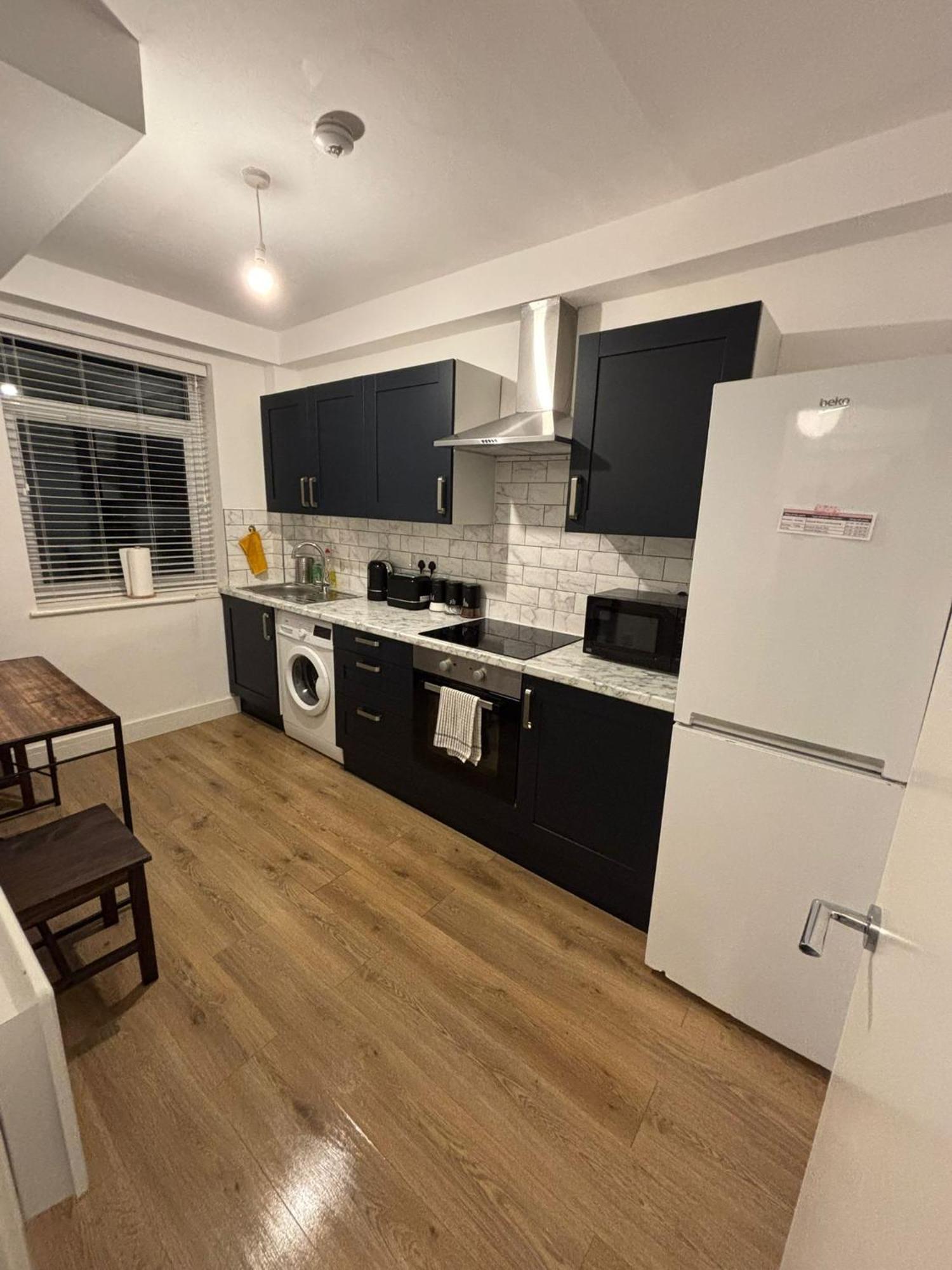 Beatiful 3 Bedroom Near Tower Bridge Apartment *