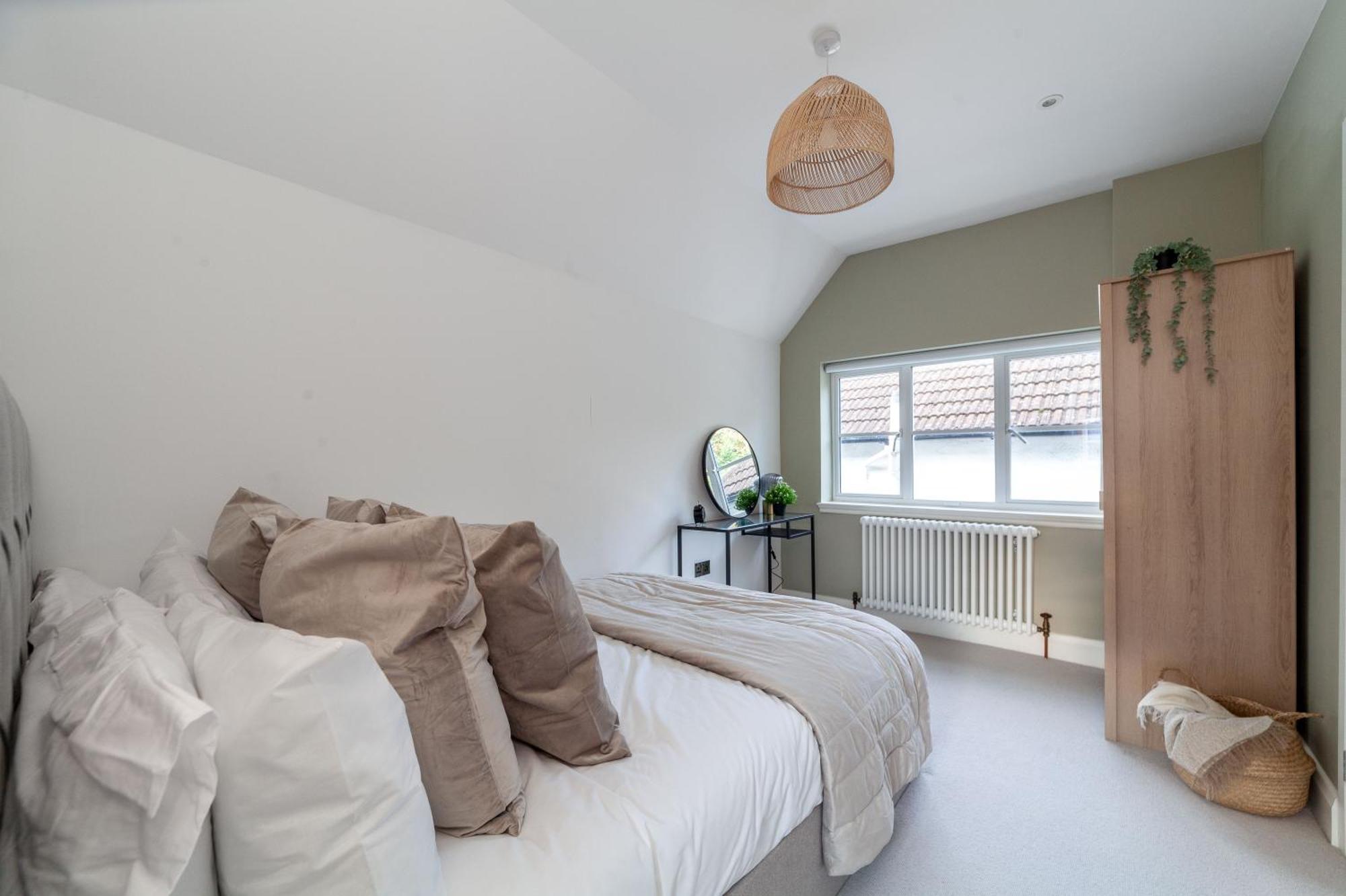 Stunning Available In Luxury House London