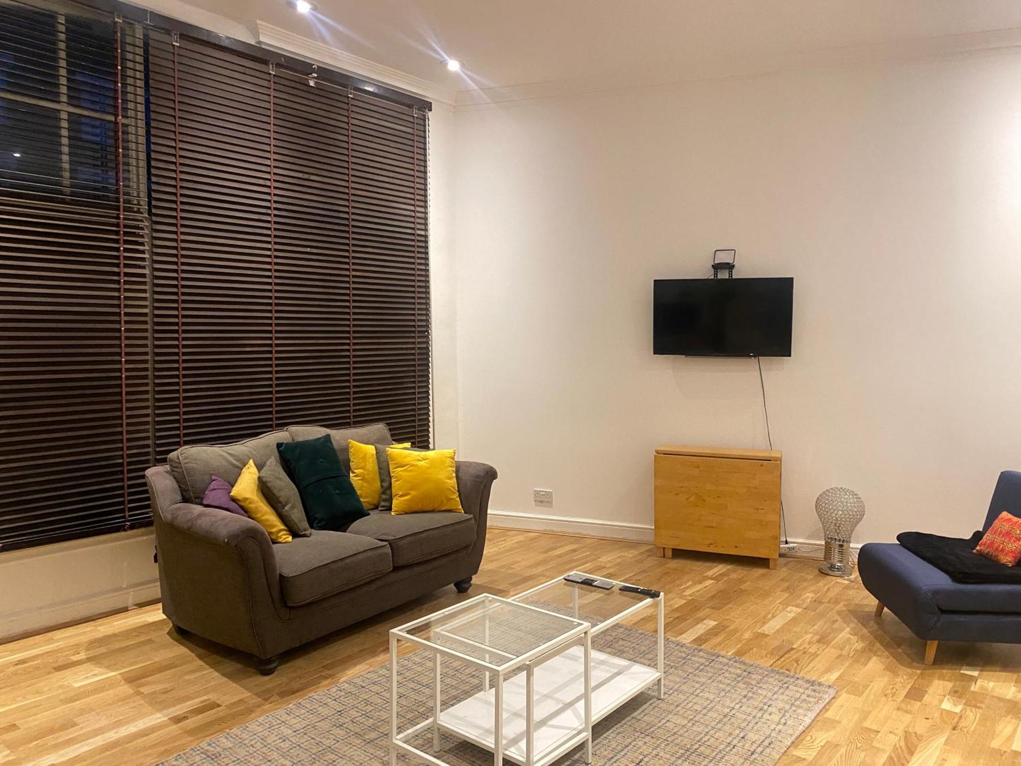 Apartment Fulham Unique & Large Flat With 2 Full En-suites London