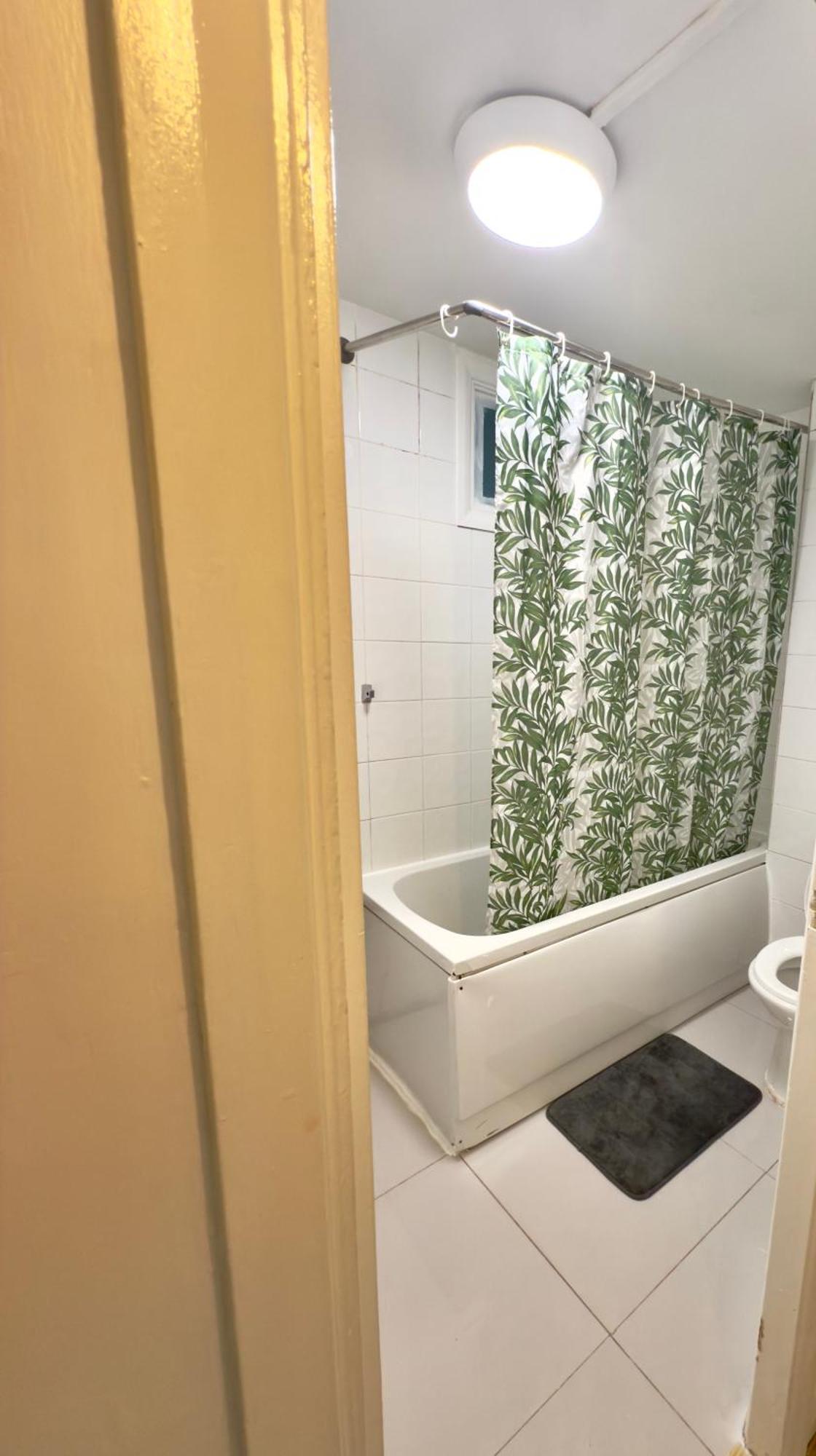Apartment Stylish Two Bedroom London