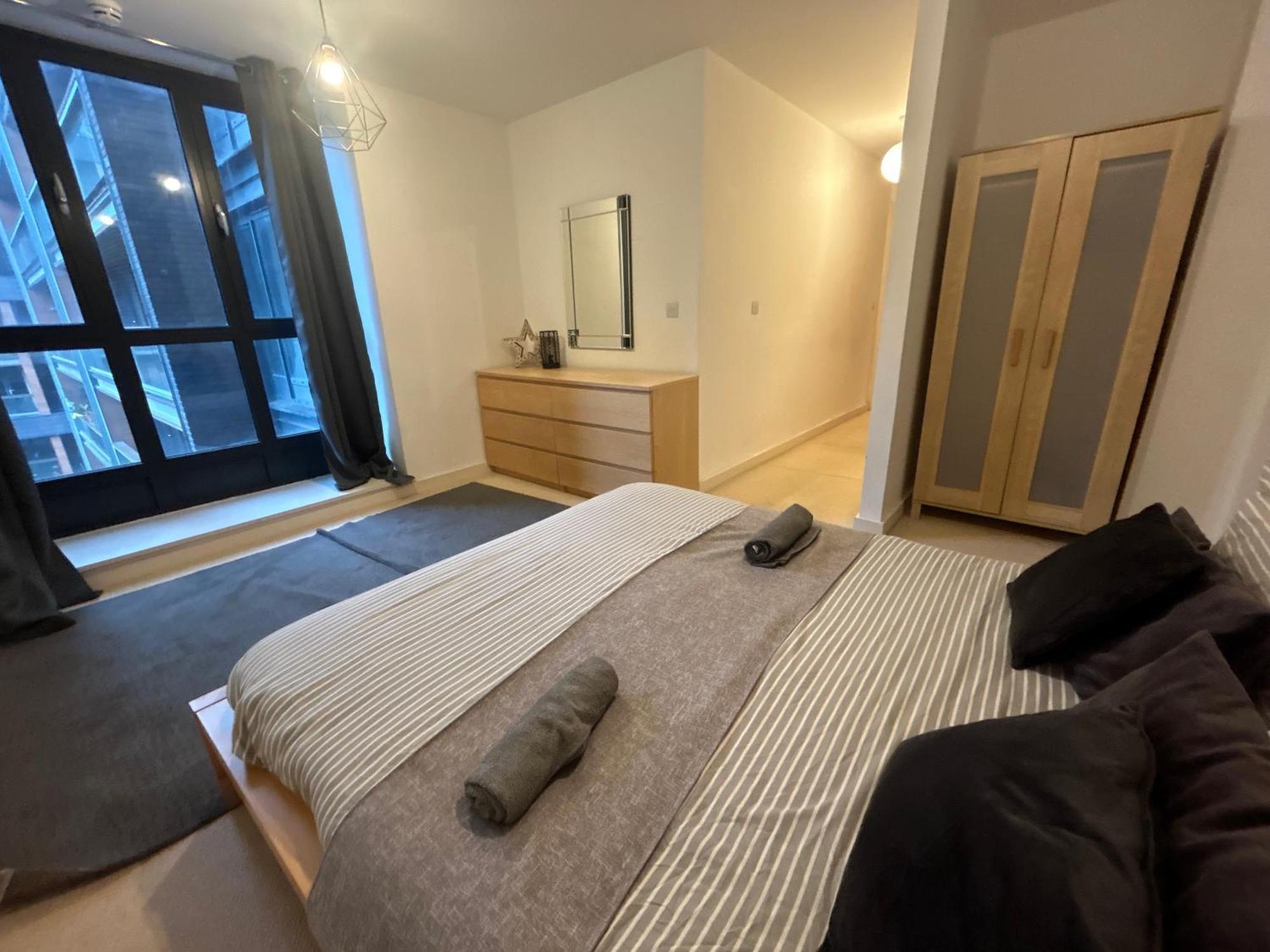 Apartment O2 & Excel Zone 2 Sleeps 6 London
