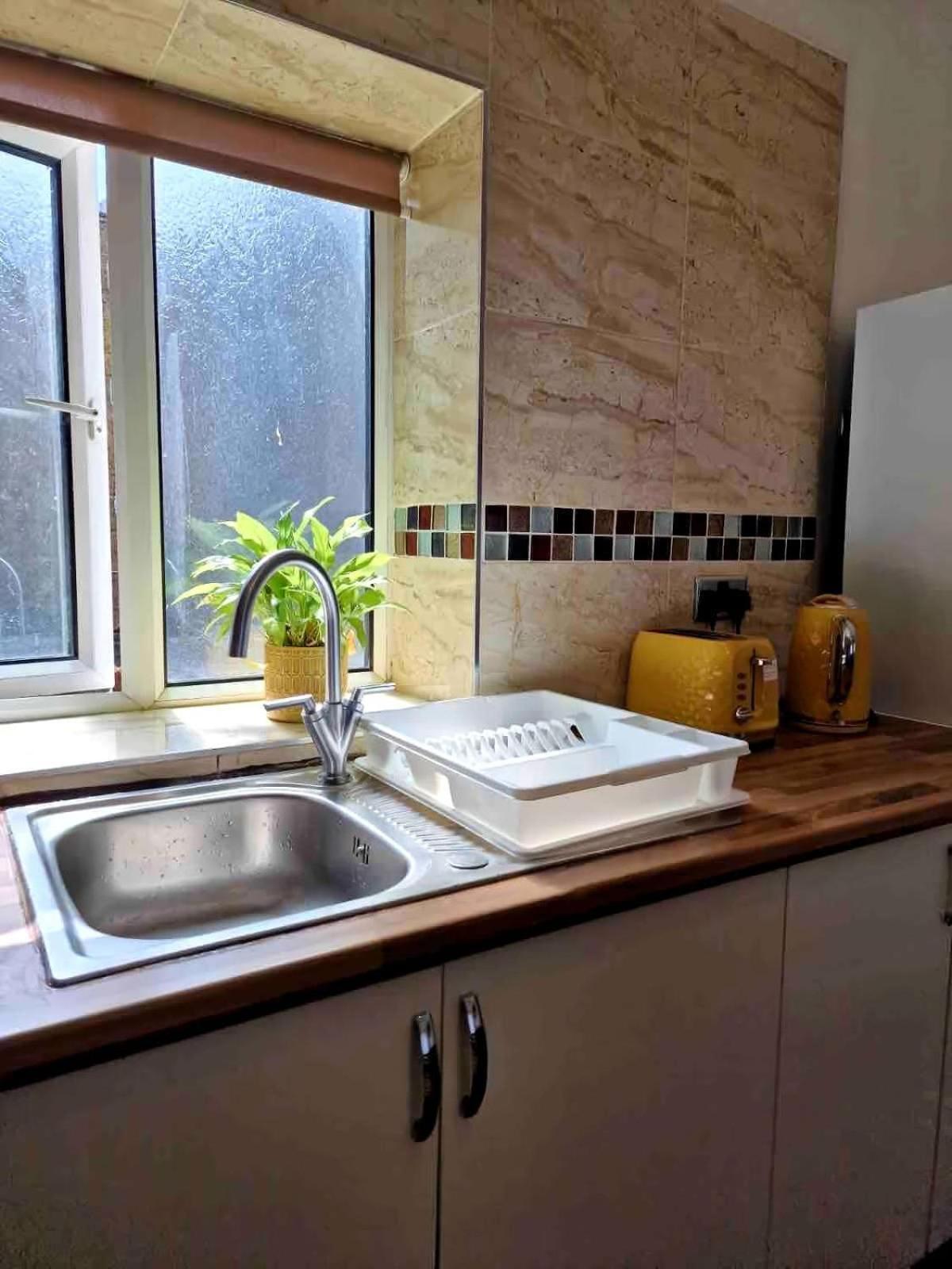 Bright 1 Bedroom In