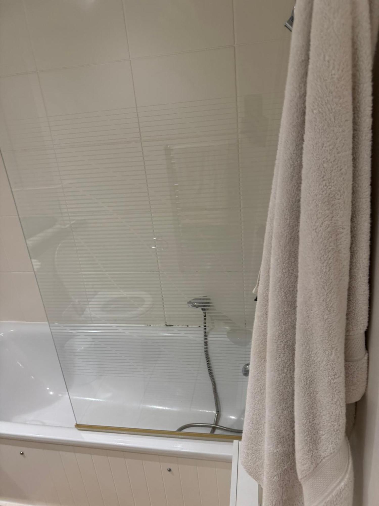 Apartamento 1- Bed Flat With Easy Access To Bow Station Londres