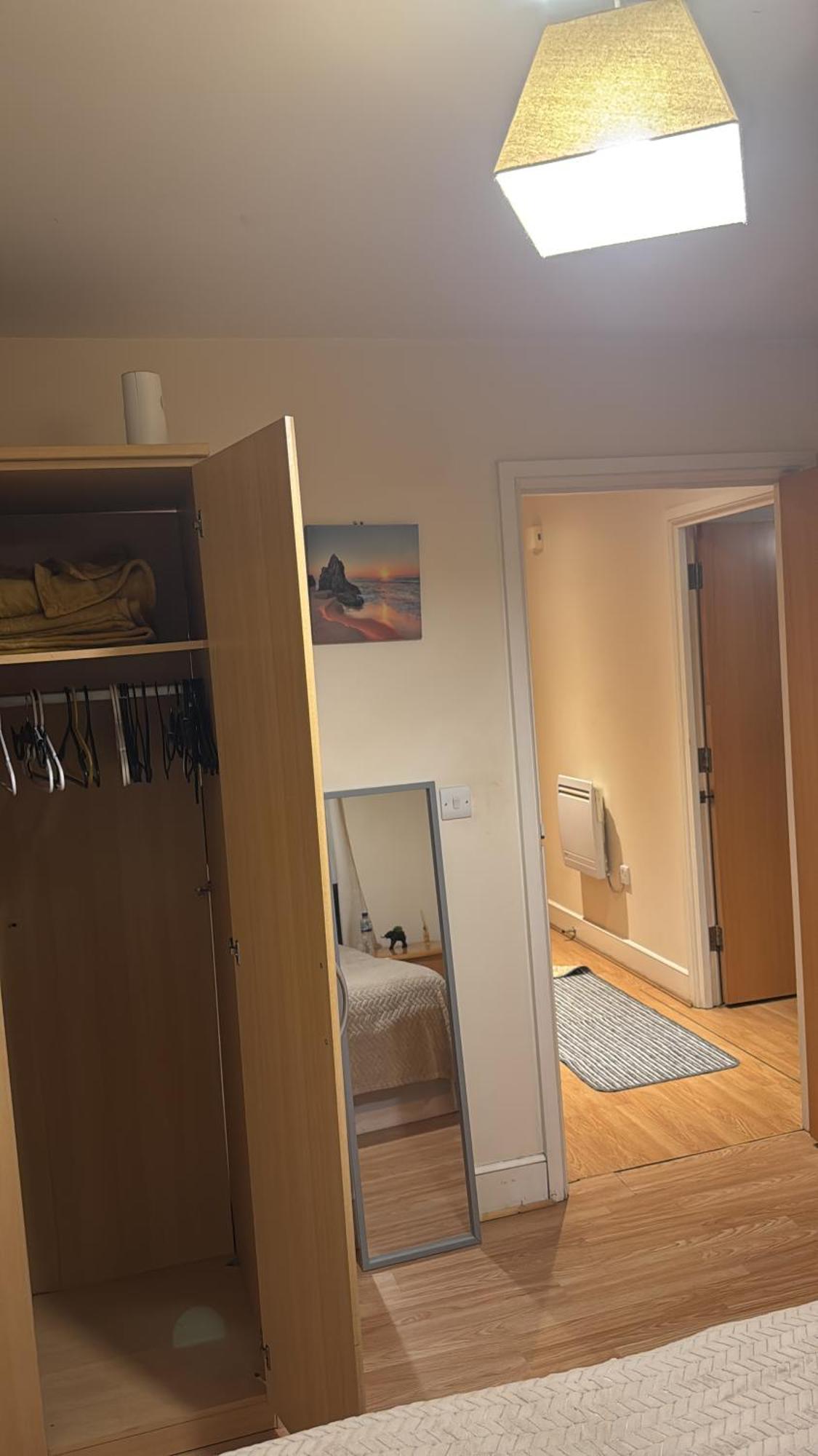 1- Bed Flat With Easy Access To Bow Station * Londres