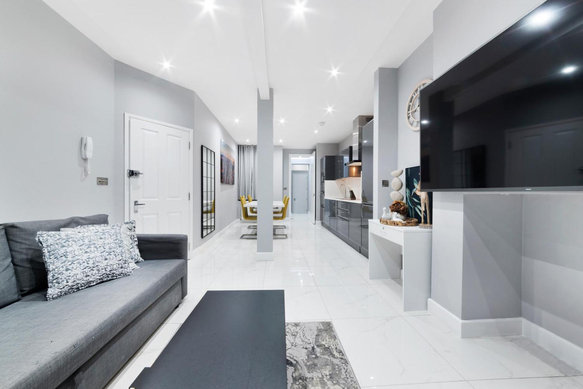 Apartment High Ceiling Modern Heart Of