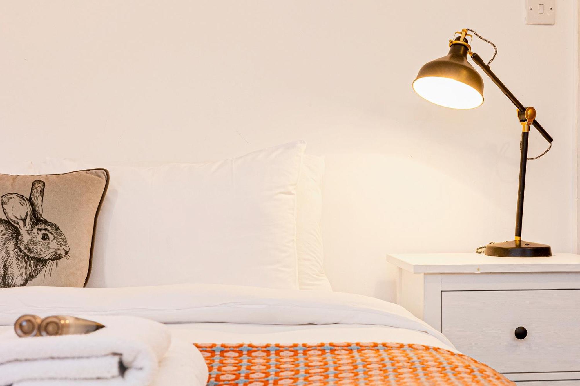 Casa de férias 3br Flat W Garden In West Kensington, 4min Tube Station *