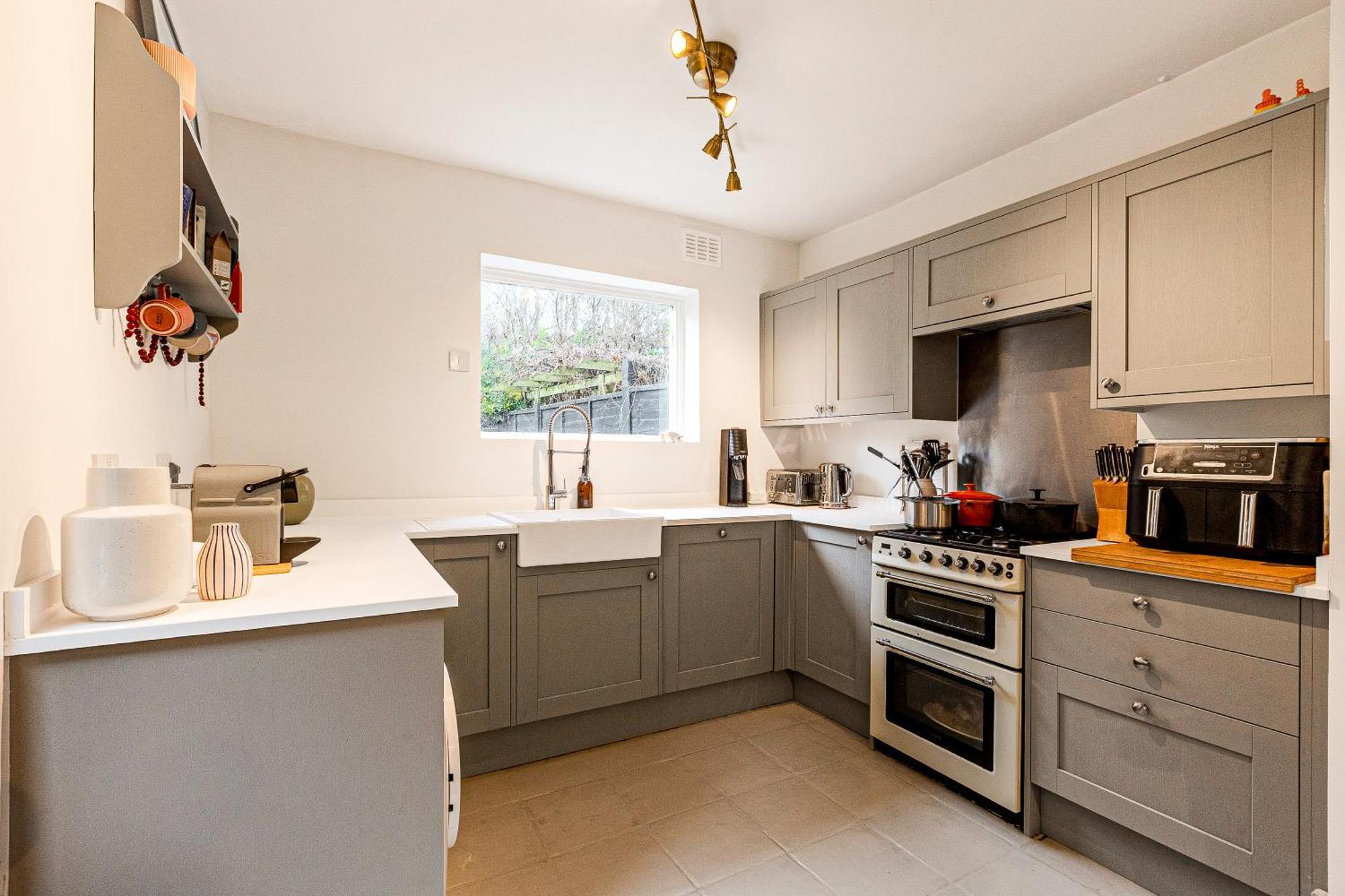 Casa de férias 3br Flat W Garden In West Kensington, 4min Tube Station Londres