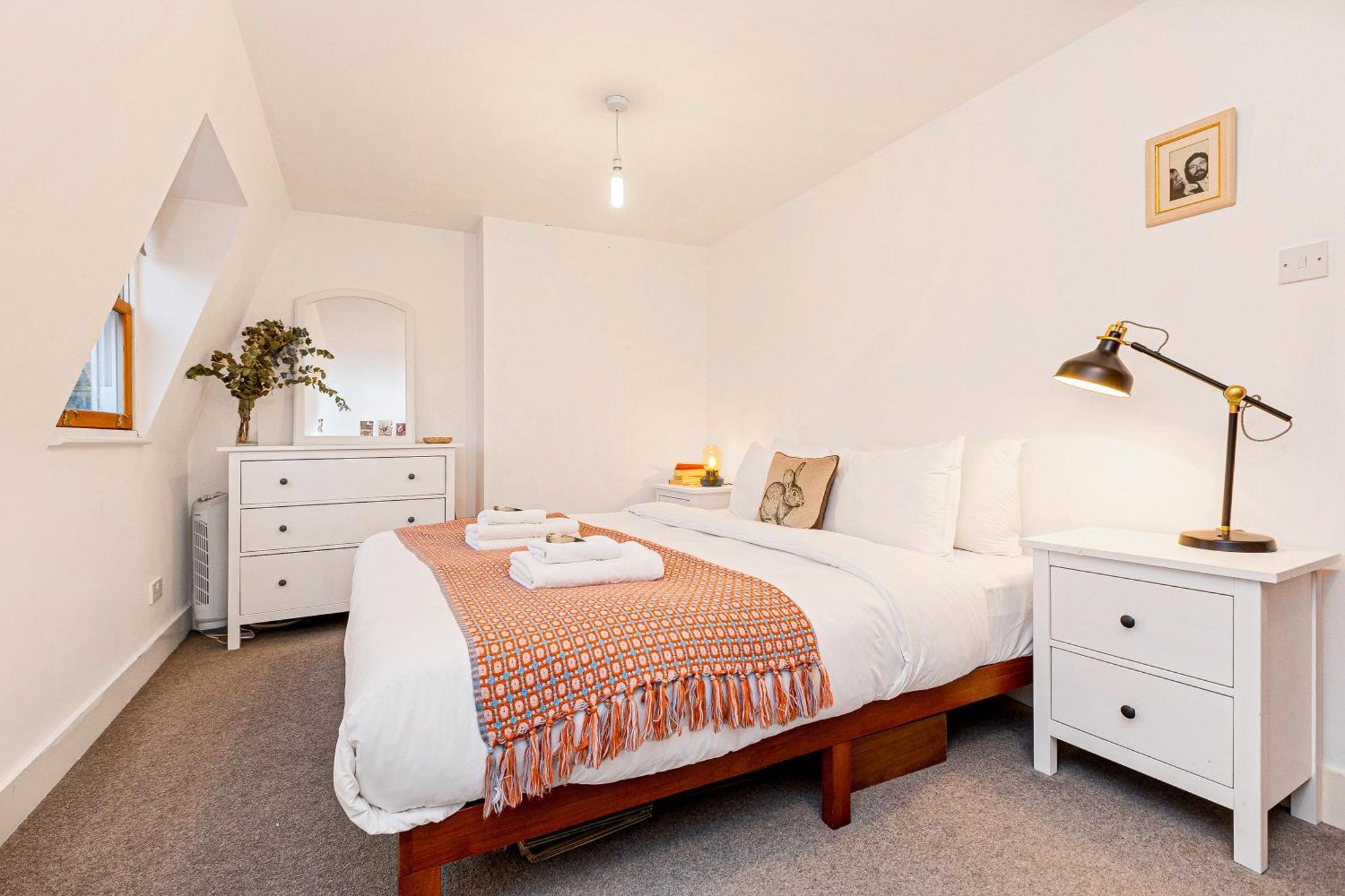 Casa de férias 3br Flat W Garden In West Kensington, 4min Tube Station *