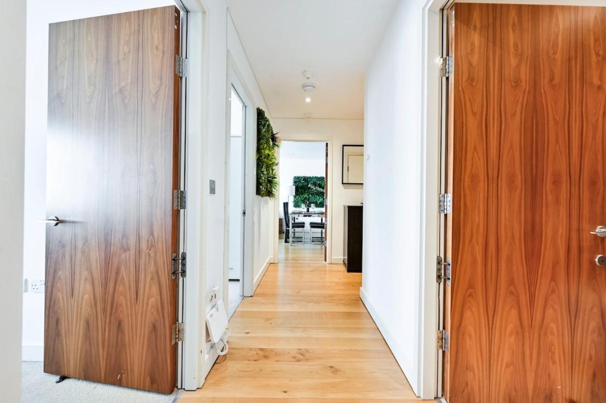 Luxury 3 Bed Next Victoria Station Apartment