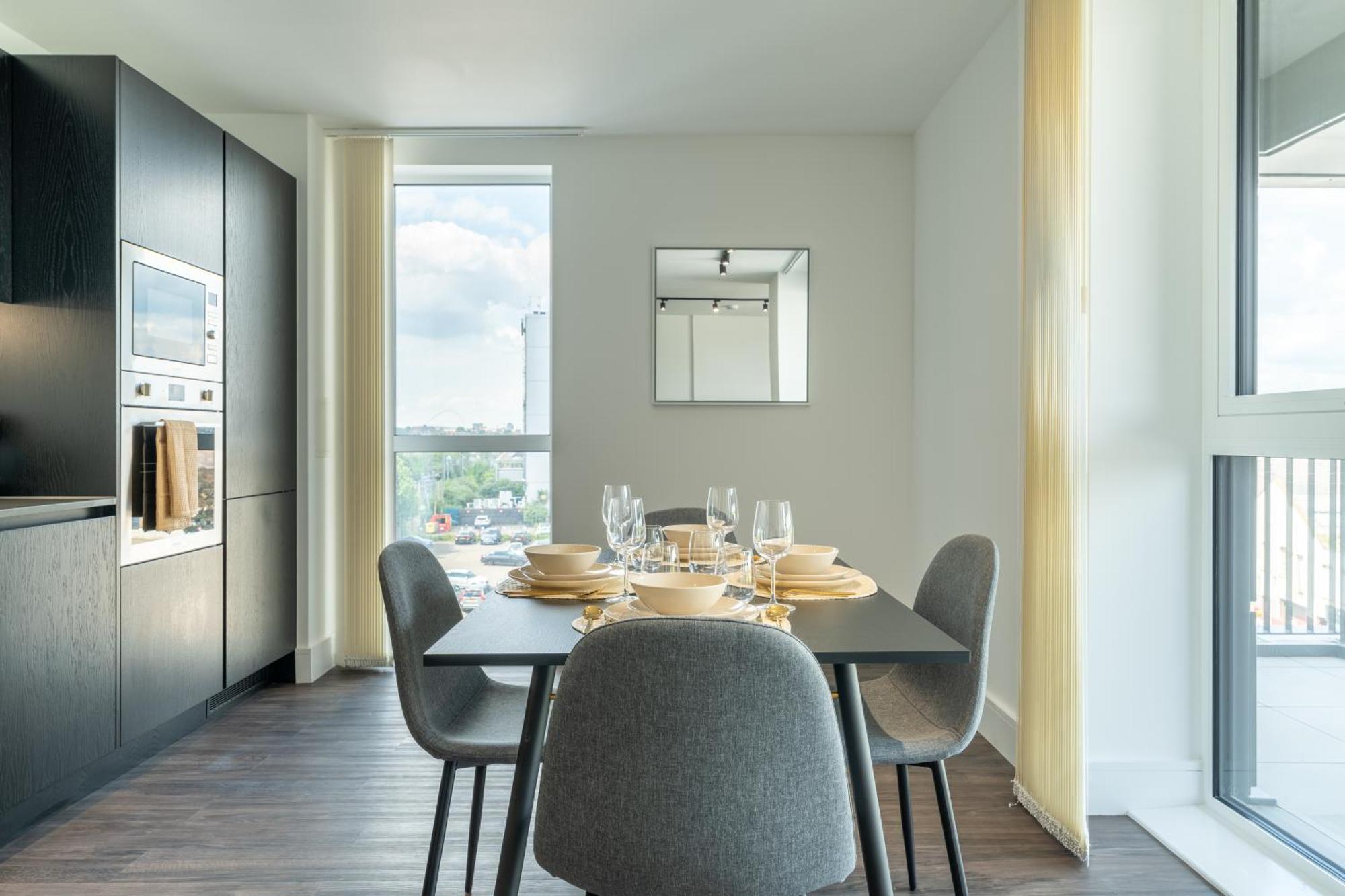 Apartment Mitre Haring By Artsy London