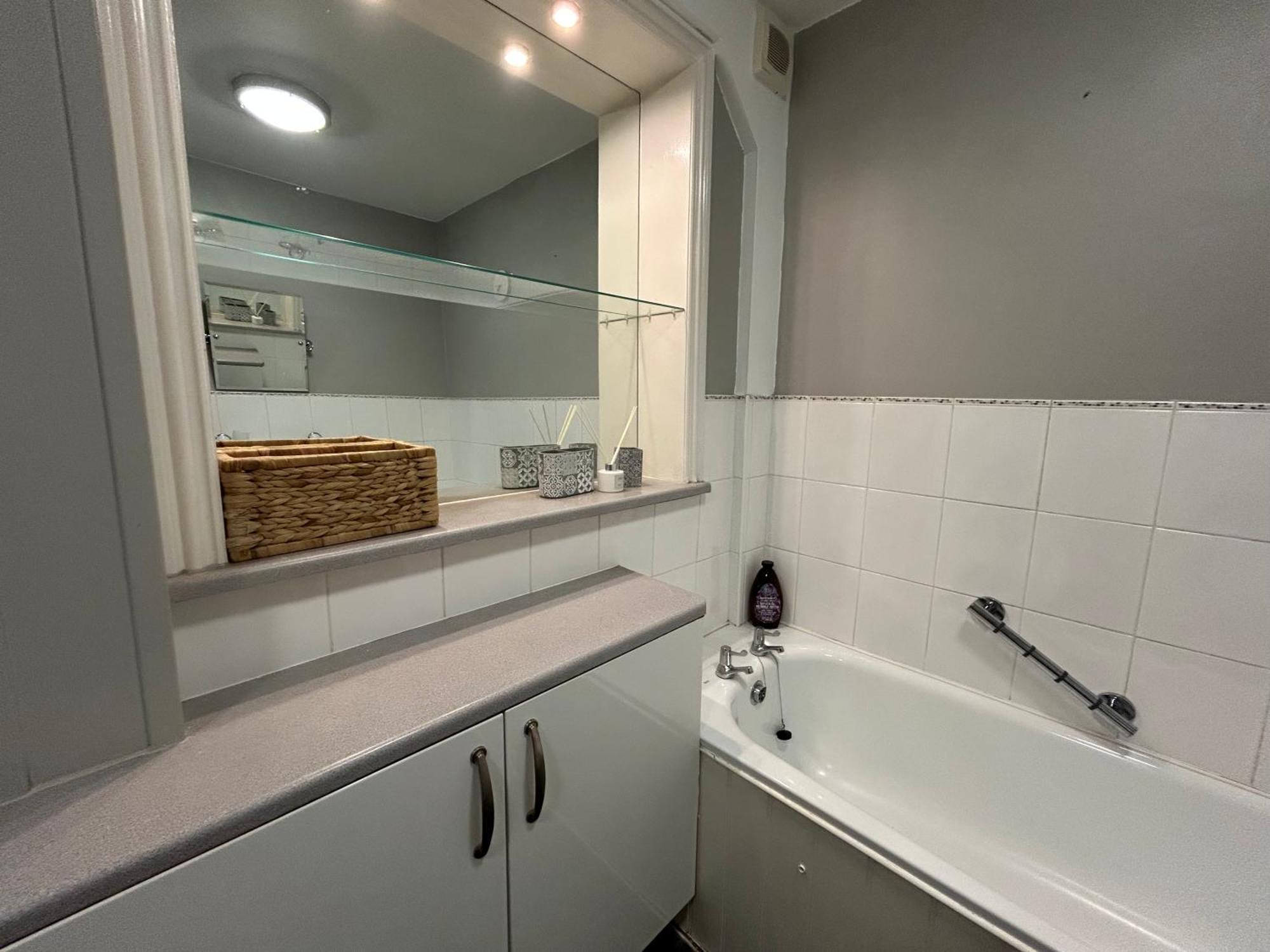 Cozy 3 Bed Near Greenwich Fast Wifi & Free Parking