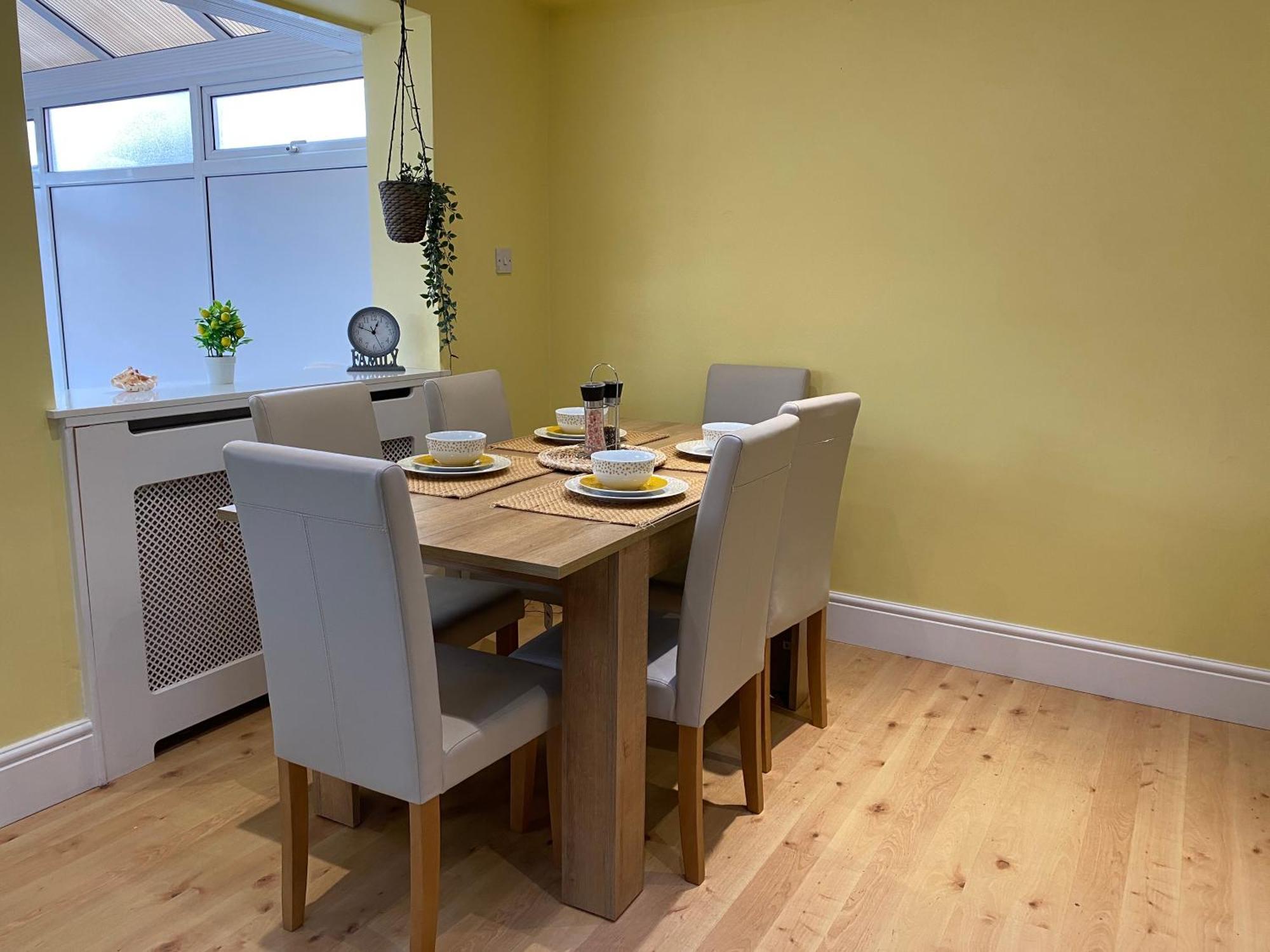 Cozy 3 Bed Near Greenwich Fast Wifi & Free Parking Apartment *