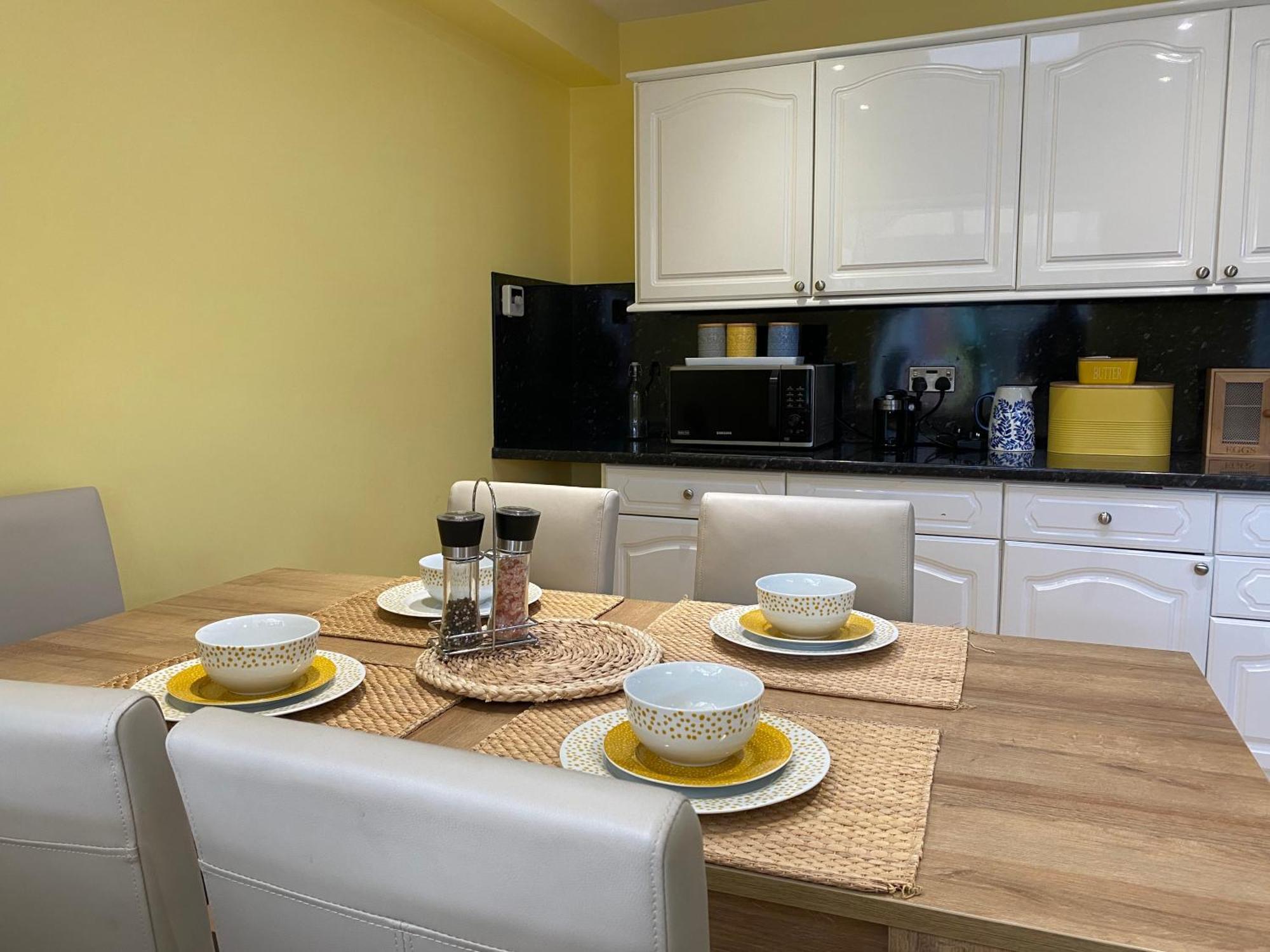 Cozy 3 Bed Near Greenwich Fast Wifi & Free Parking Apartment London