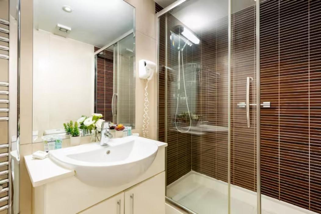 Blue Star Apartment