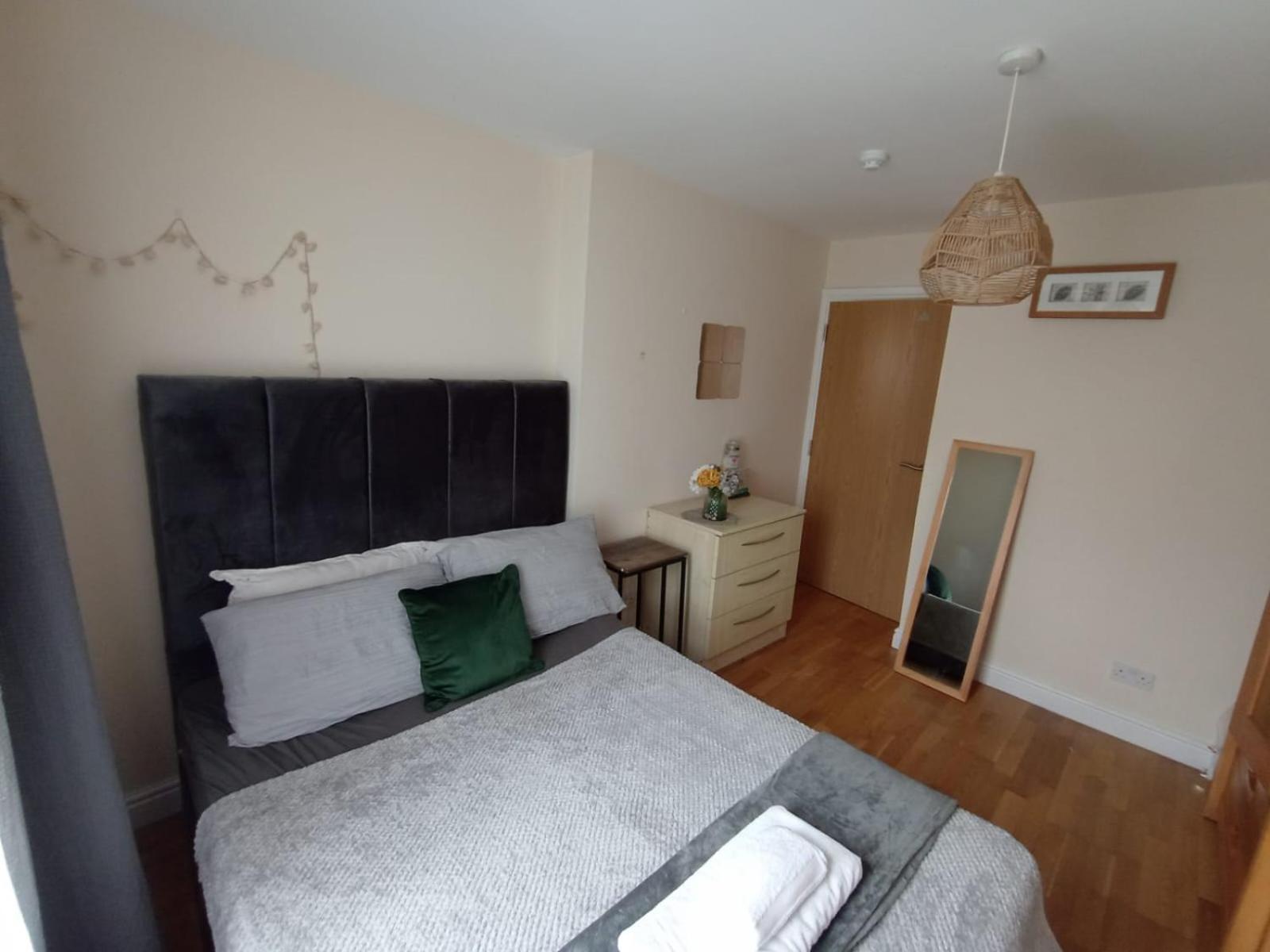 Apartamento 1- Bedroom Flat In London, Sleeps 4, Good Transport Link *