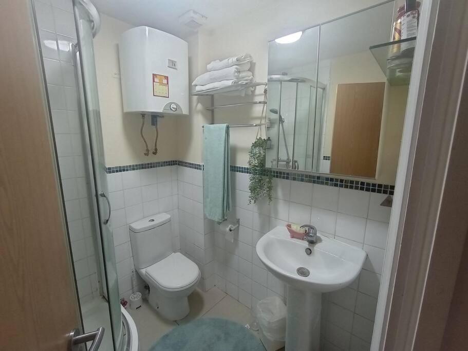 Apartamento 1- Bedroom Flat In London, Sleeps 4, Good Transport Link Londres