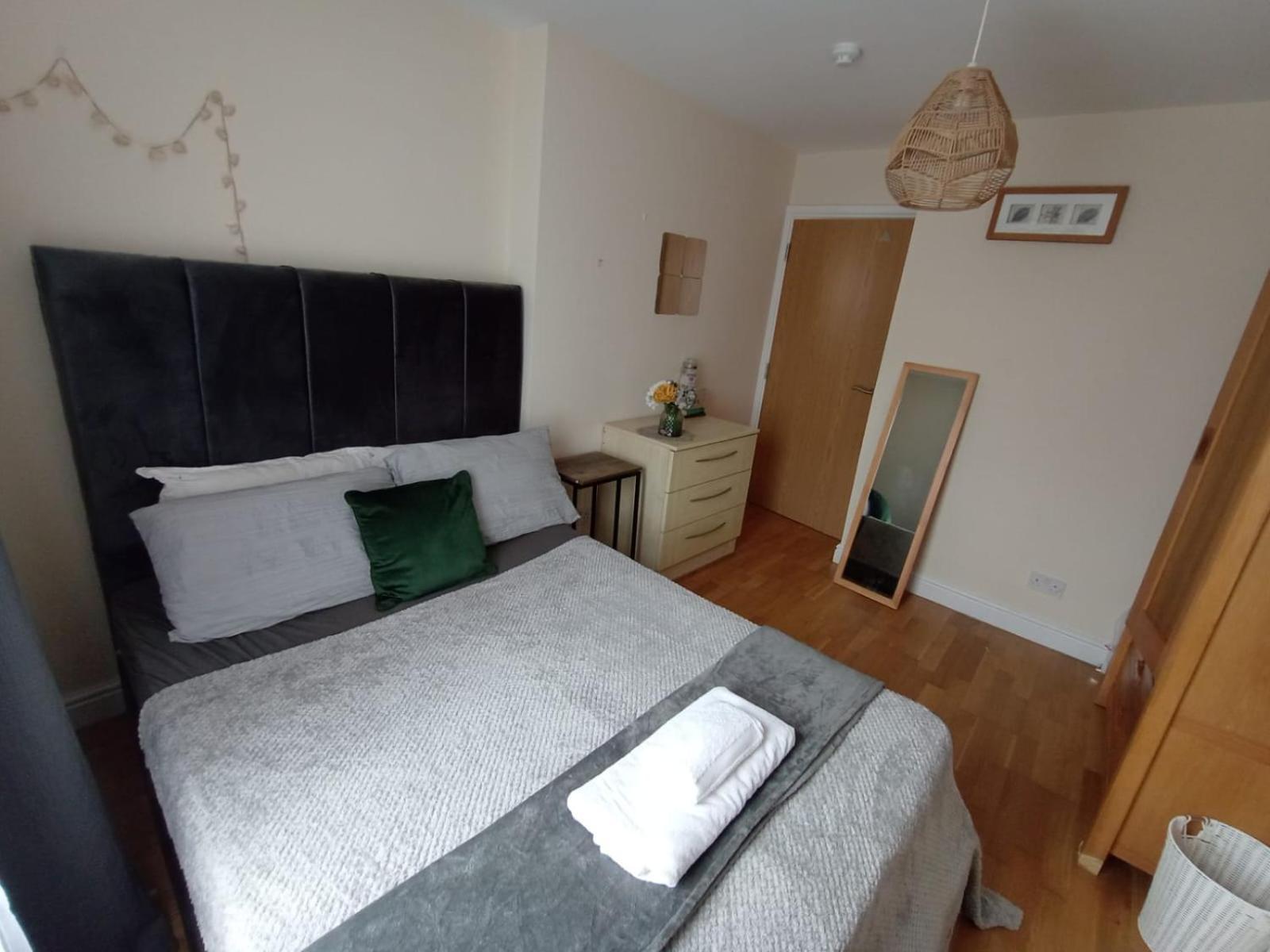 1- Bedroom Flat In London, Sleeps 4, Good Transport Link Apartamento Londres