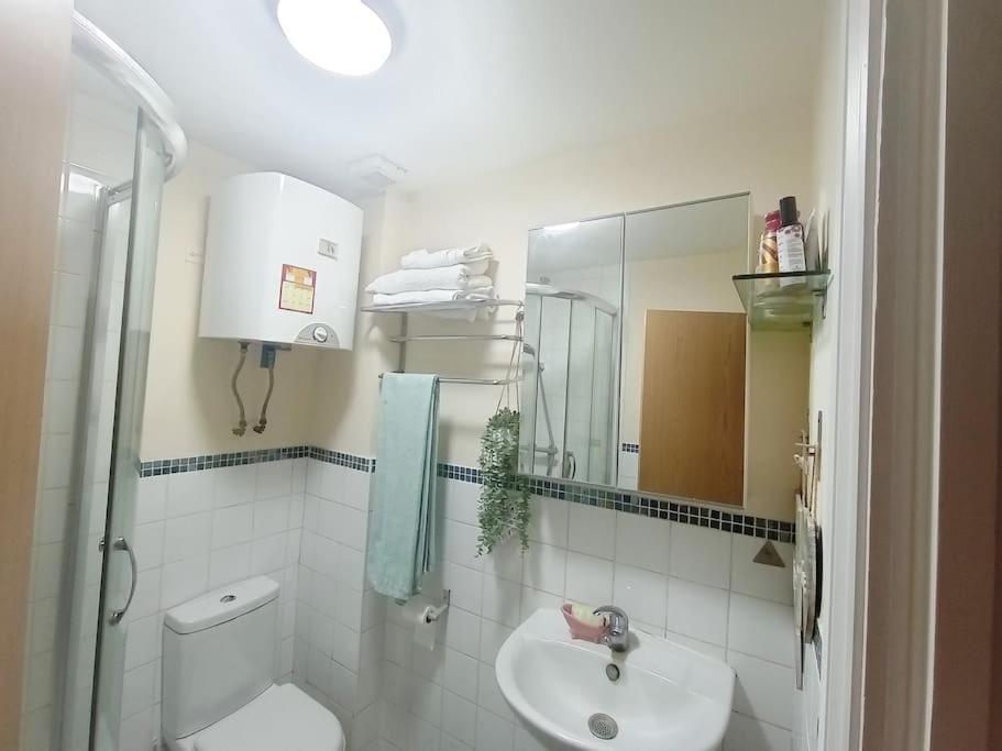 1- Bedroom Flat In London, Sleeps 4, Good Transport Link * Londres
