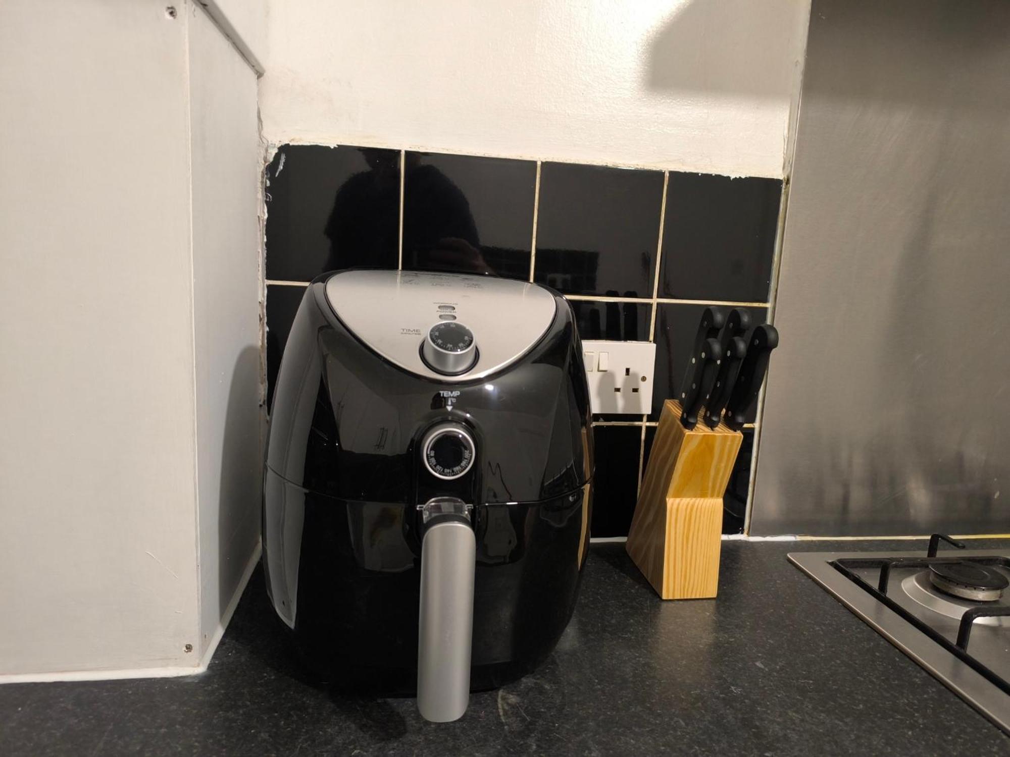 3 Persons Room, 1min Walk From South Wimbledon Station Guest house