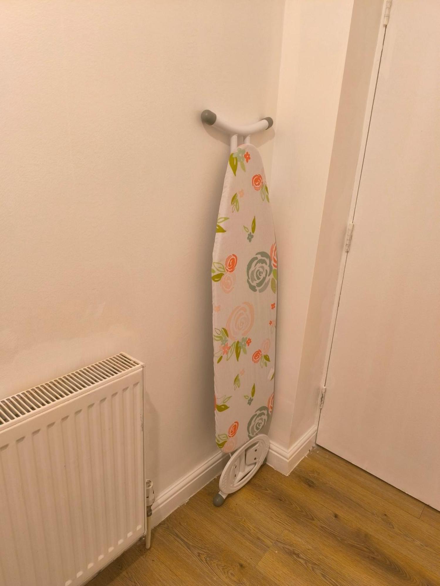 3 Persons Room, 1min Walk From South Wimbledon Station Guest house