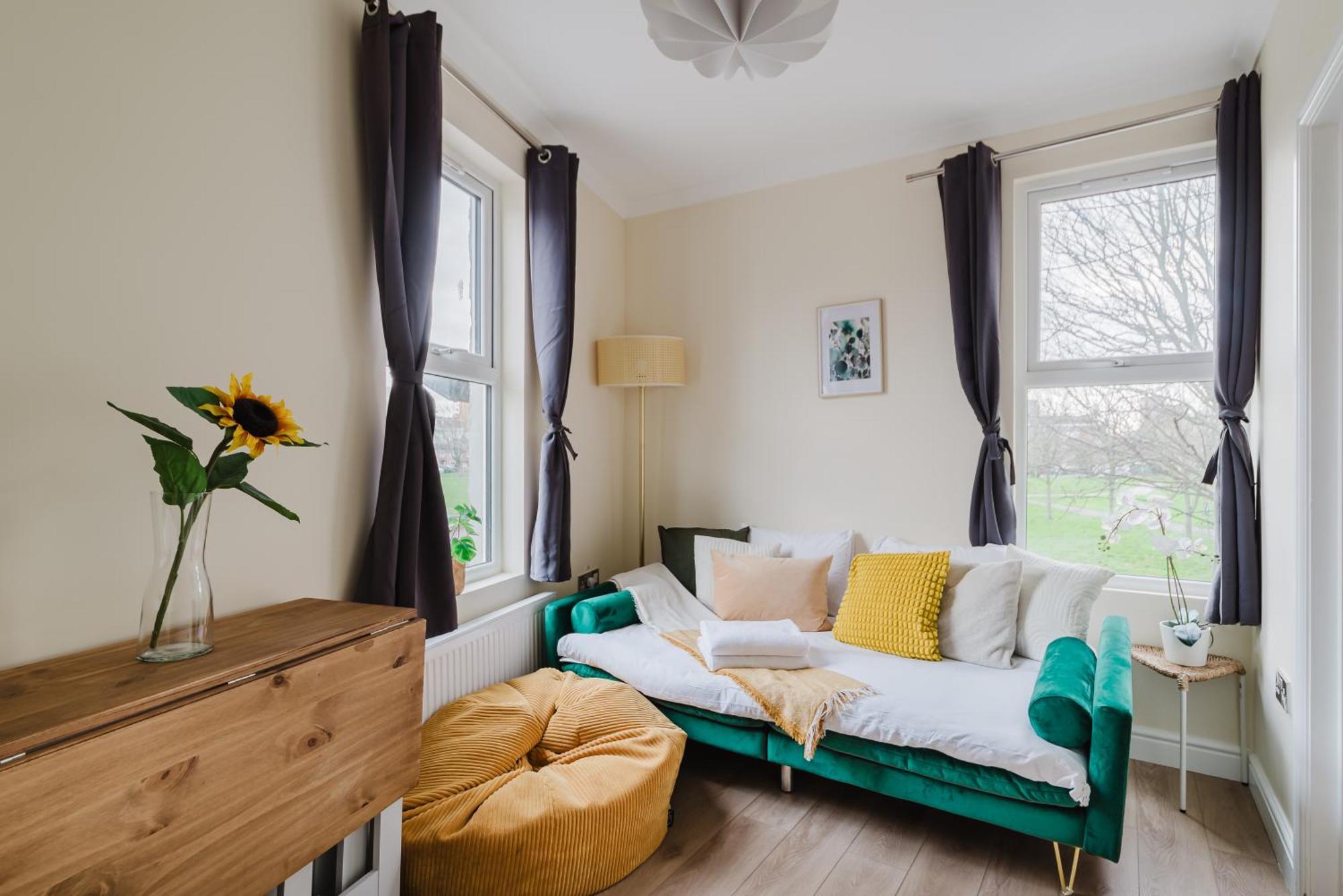 Modern Cosy Corner Flat - 2 Bed Close To 2x Tube Stations Londres