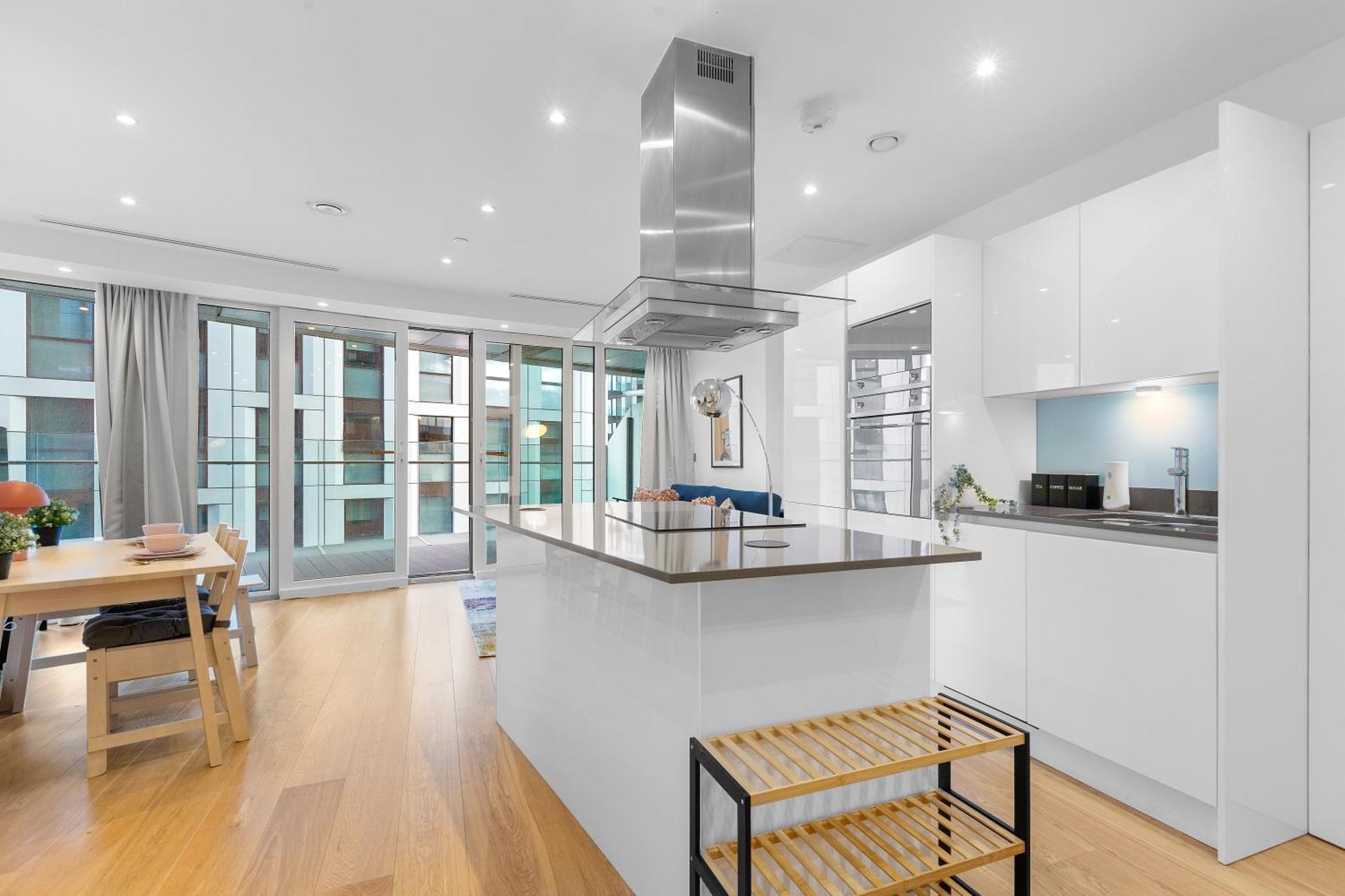 Apes Tower 2 By Artsy Apartment *
