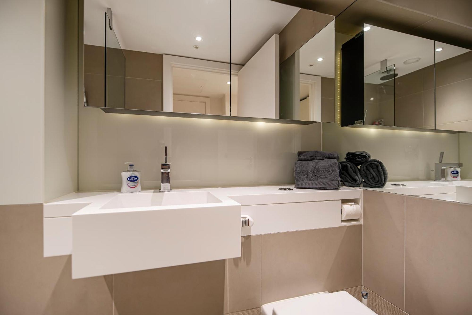 Apartment Stylish 2 Bed Close To Battersea Power Station *