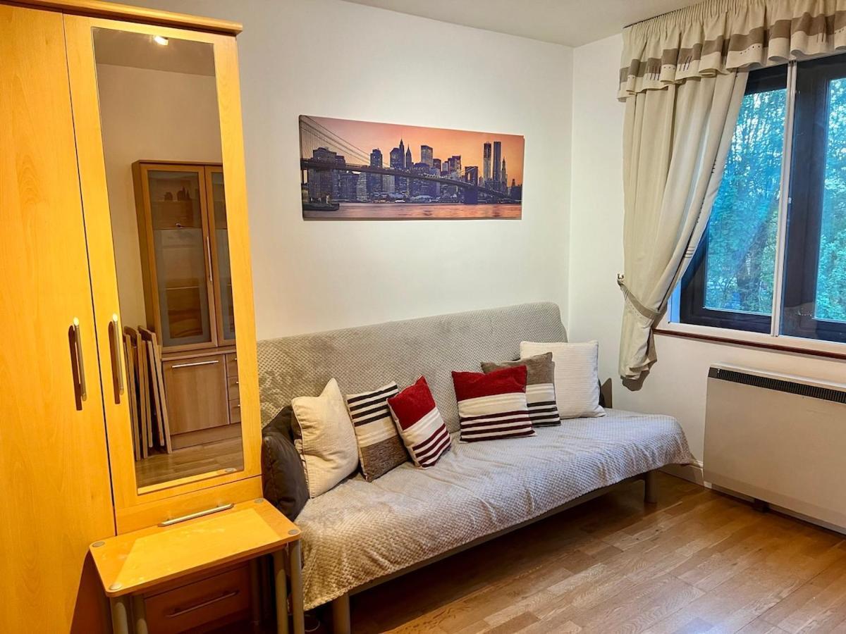 Apartment West-london Minimalism With Parking On Premises