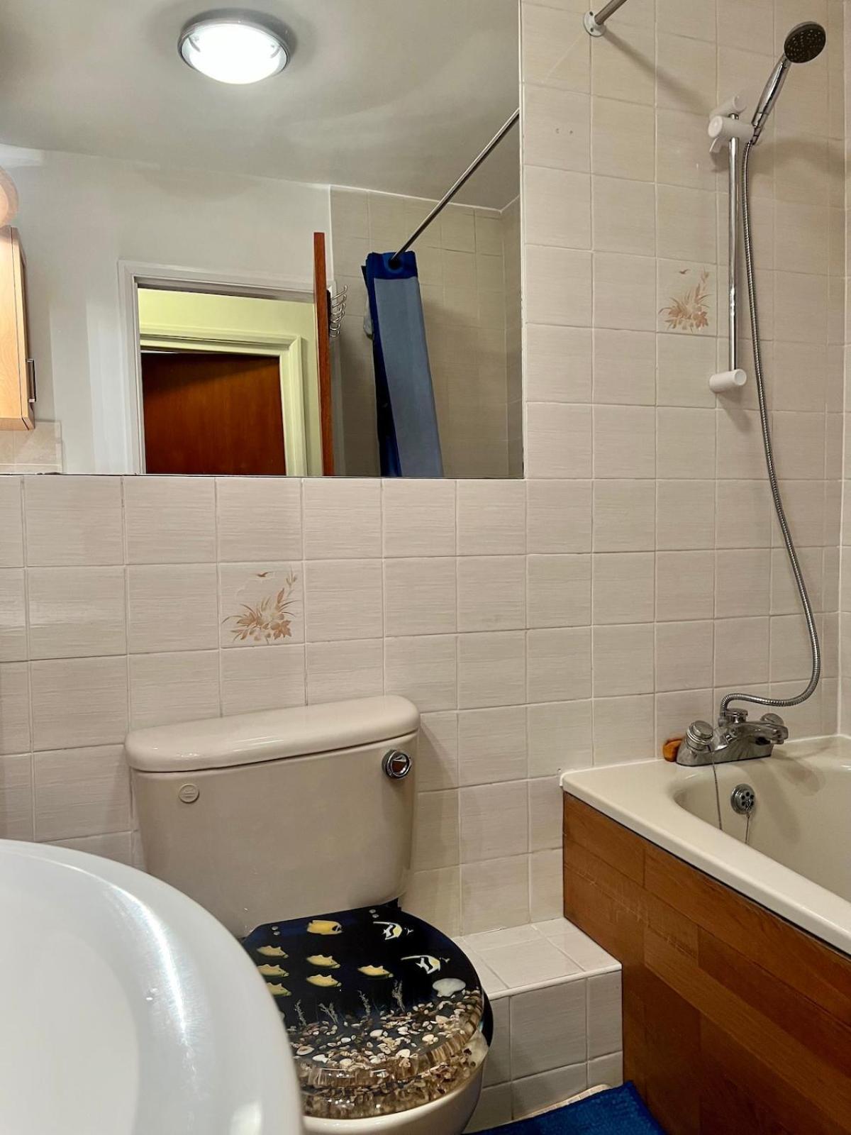 Apartment West-london Minimalism With Parking On Premises *