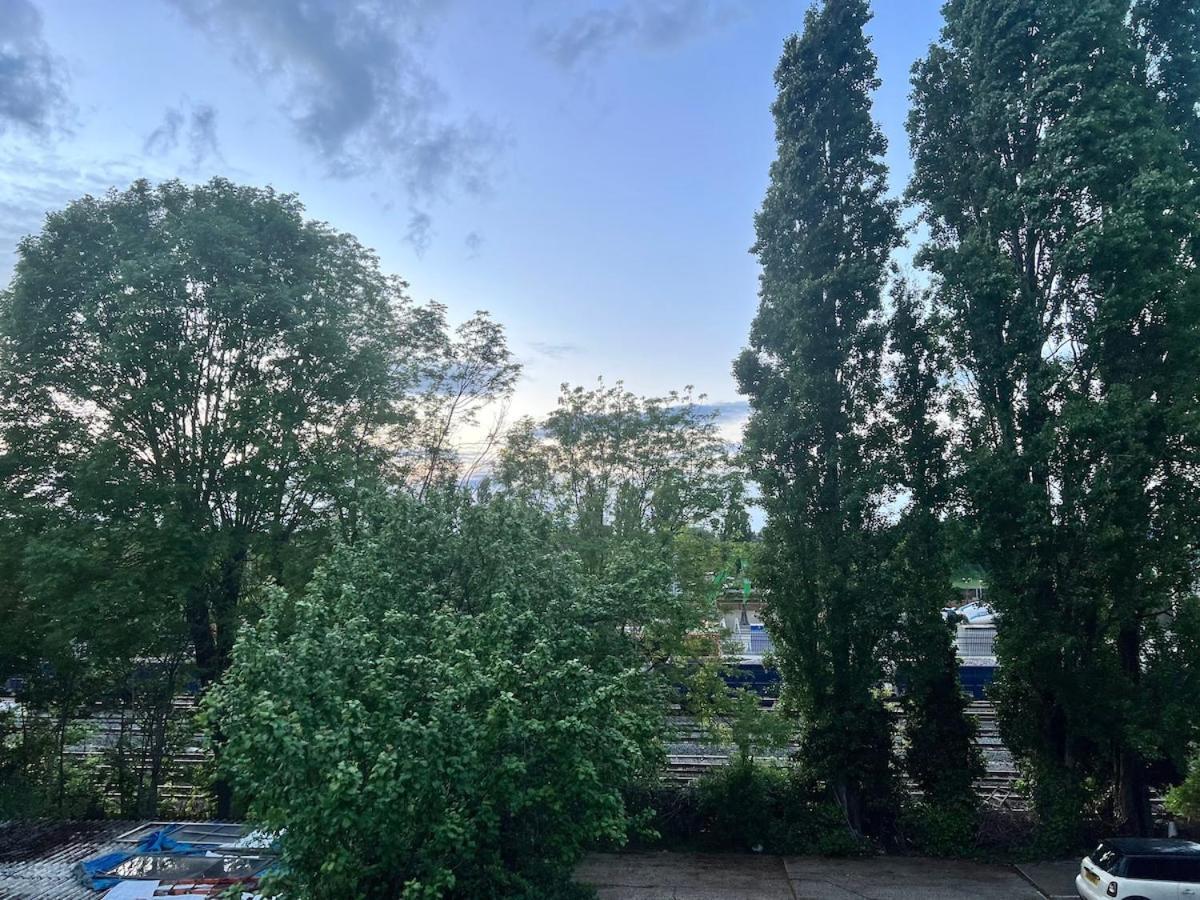 West-london Minimalism With Parking On Premises Apartment London
