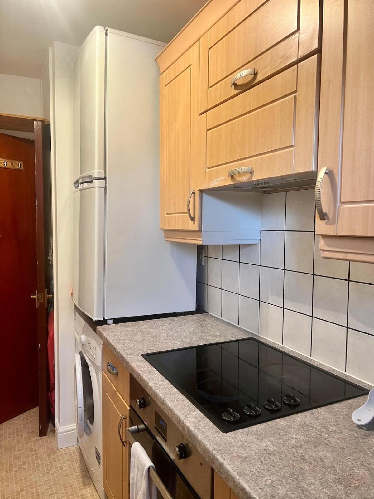 Apartment West-london Minimalism With Parking On Premises London