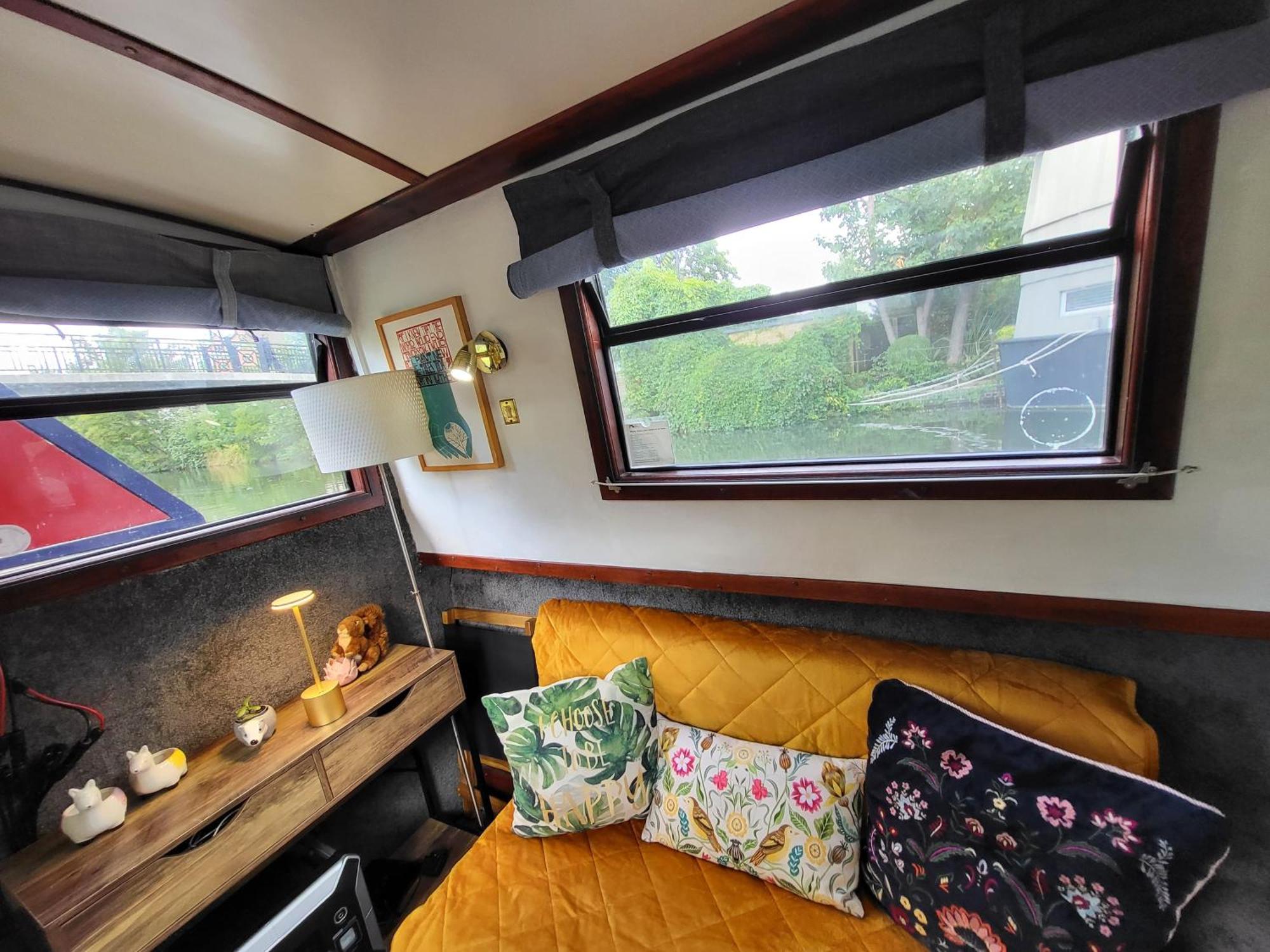 Botel Comfy Canal In Little Venice For Family & Friends Londres