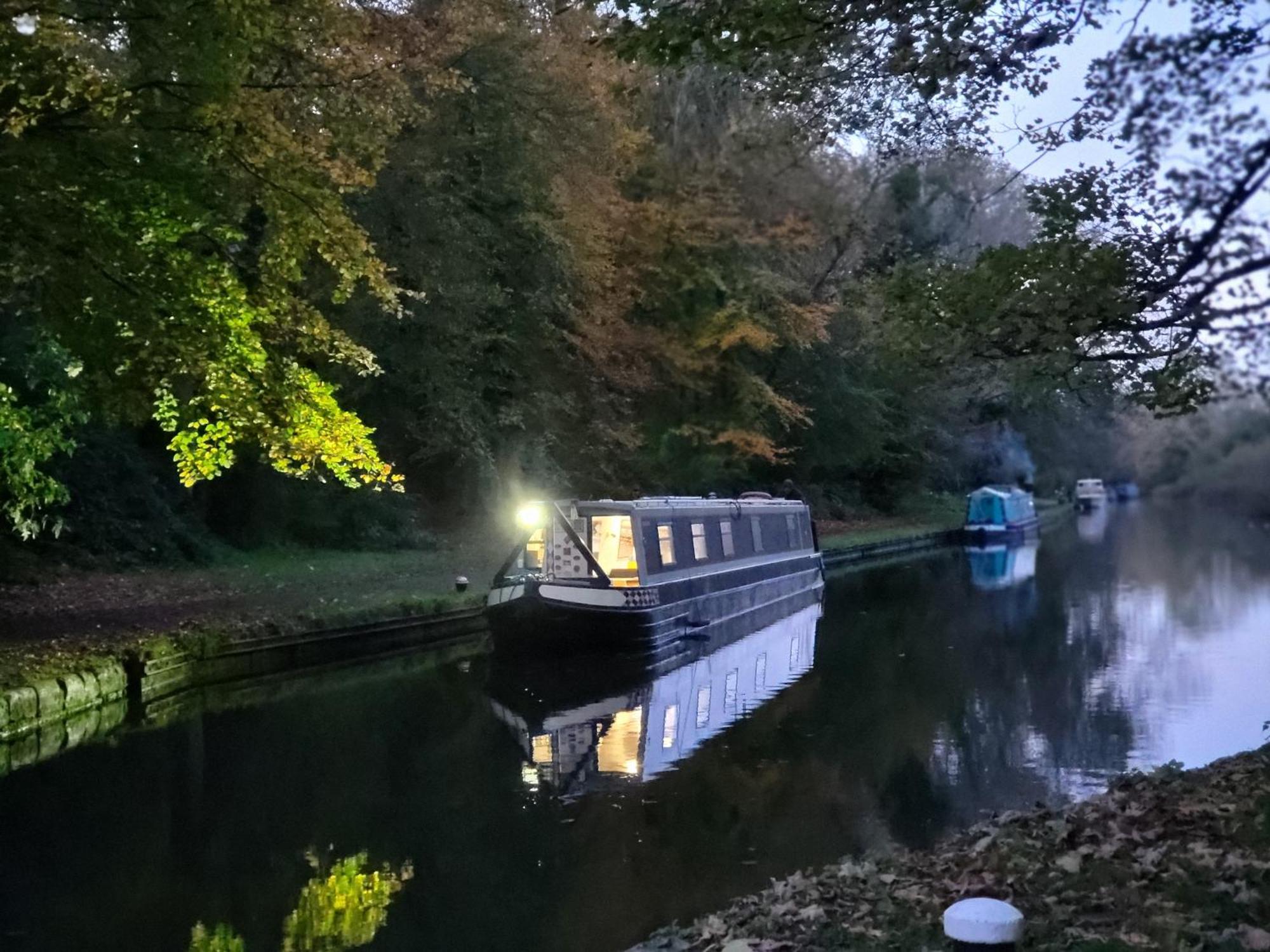 Botel Comfy Canal In Little Venice For Family & Friends Londres
