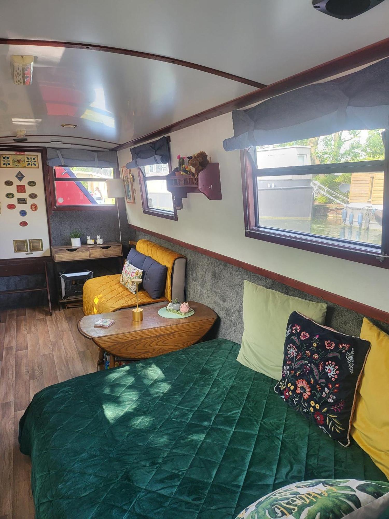 Comfy Canal In Little Venice For Family & Friends Londres