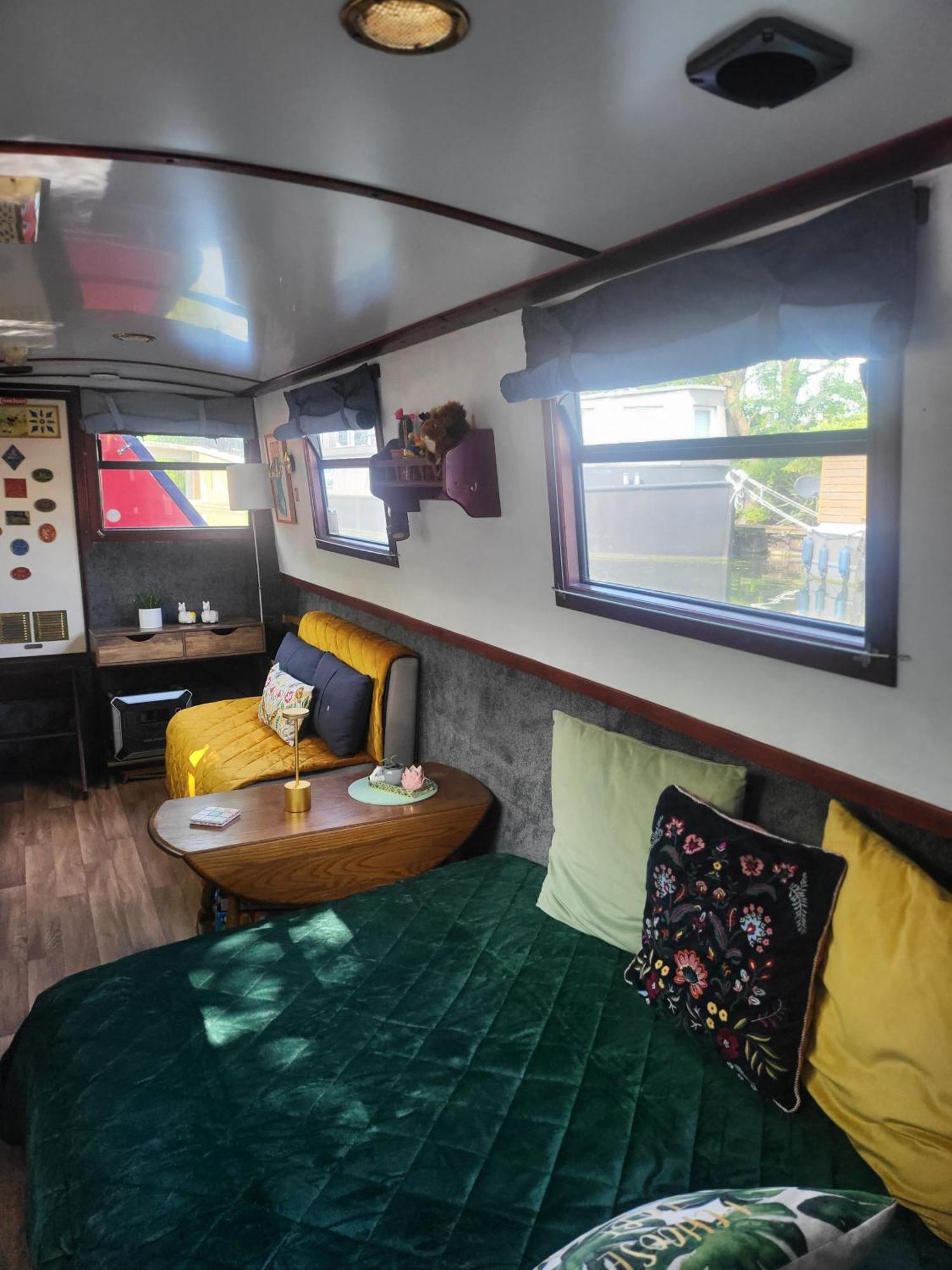 Comfy Canal In Little Venice For Family & Friends Londres