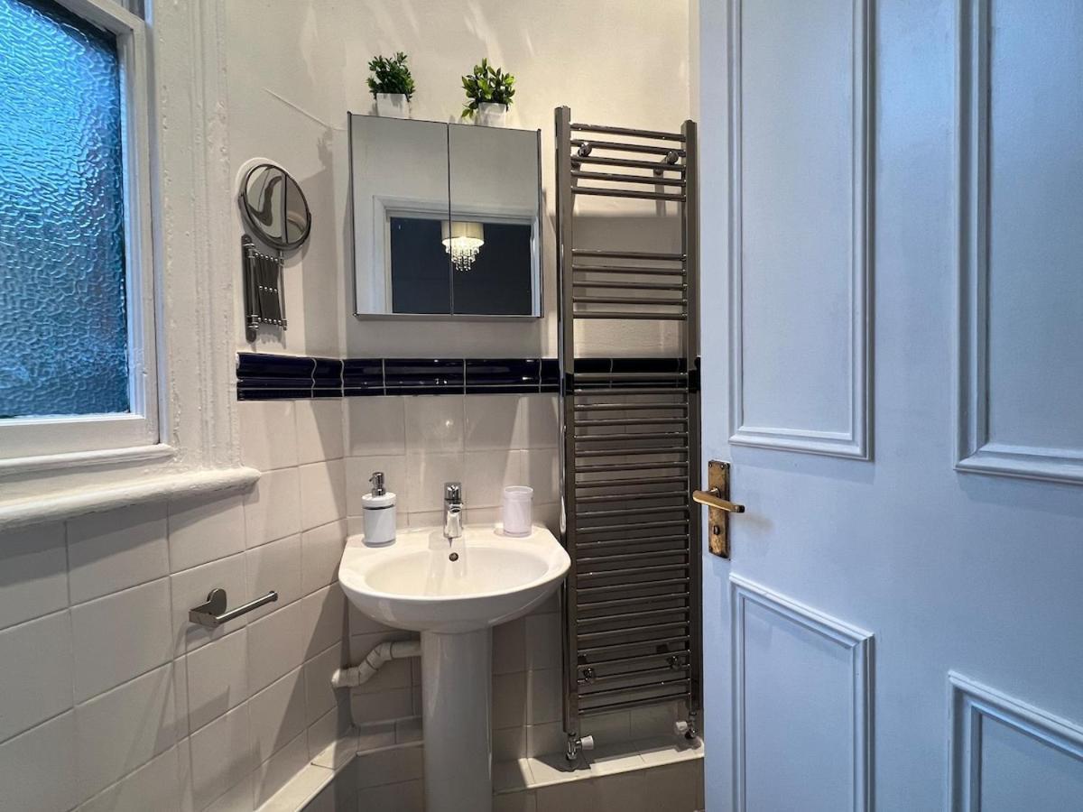 2 Bedroom Luxury Flat In Centre Of Muswell Hill London