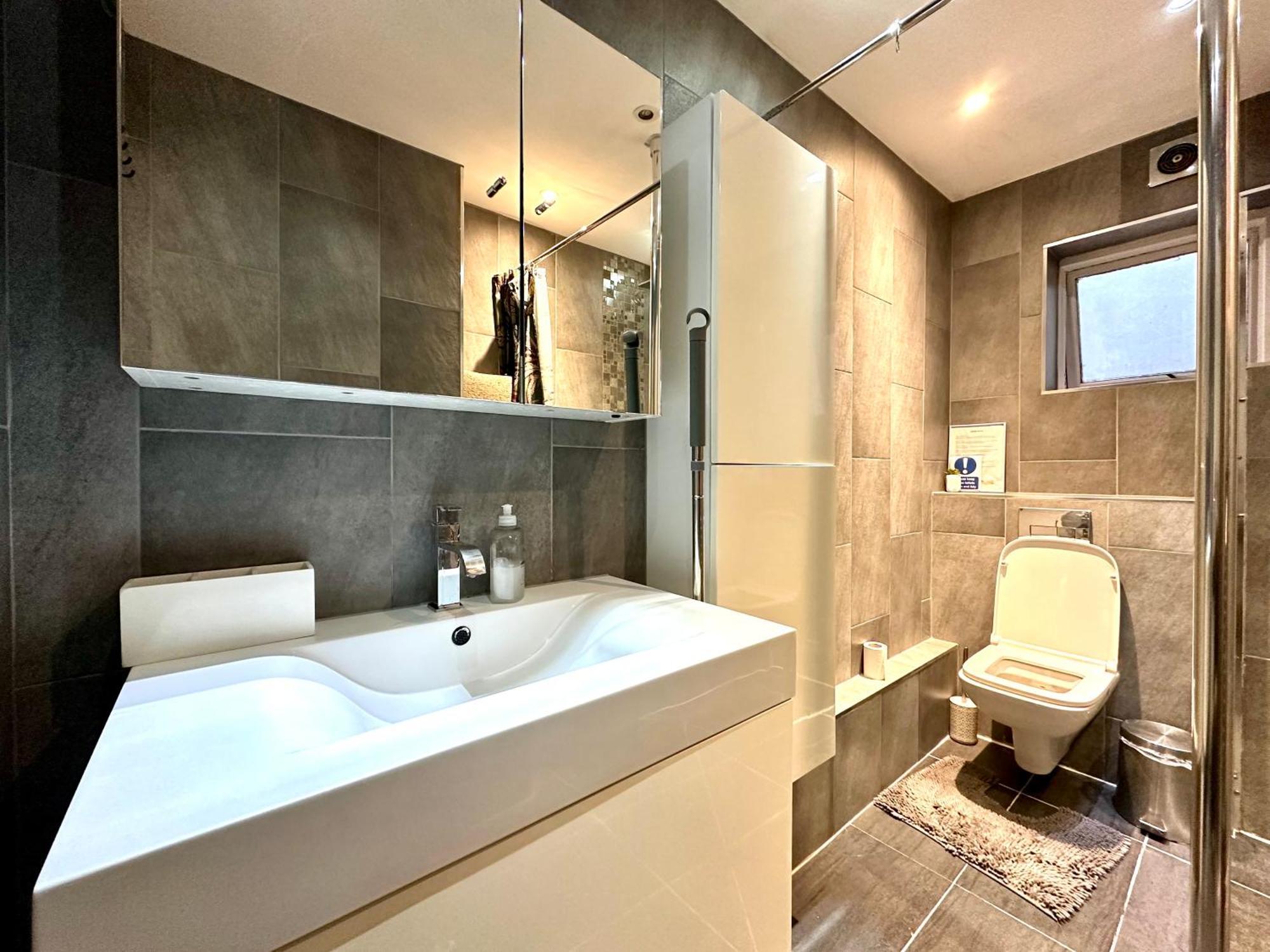 Laburnum House-comfortable Near Of Homestay *