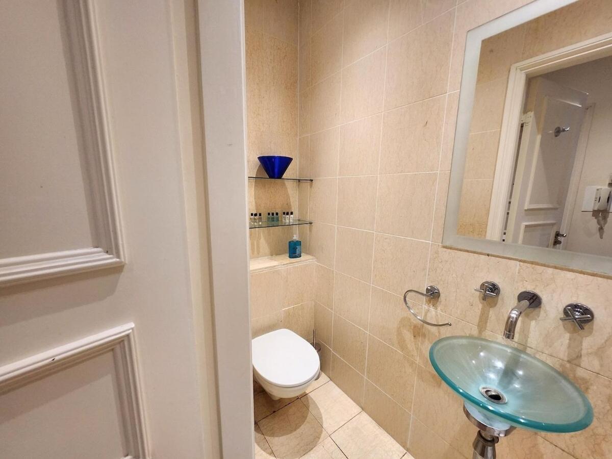 Elegant 2br Steps From Tube Apartment *