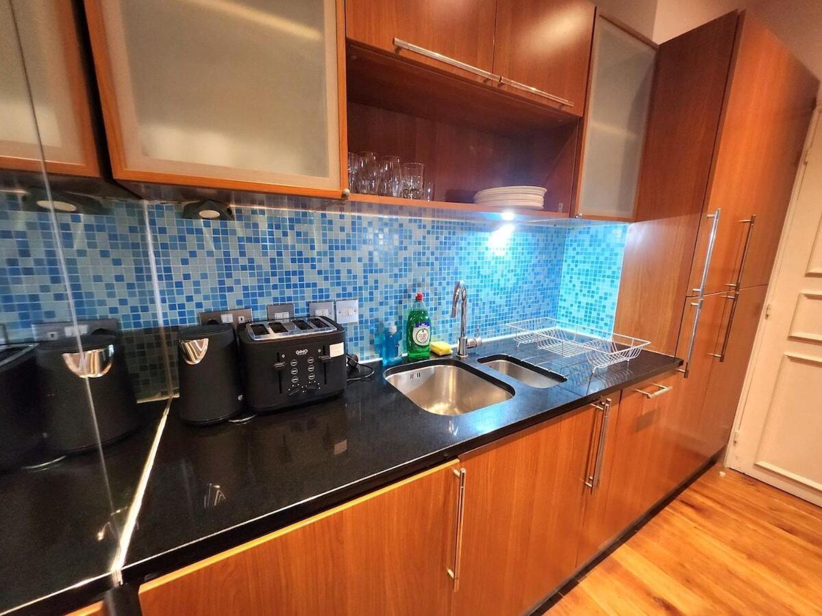 Elegant 2br Steps From Tube Apartment London