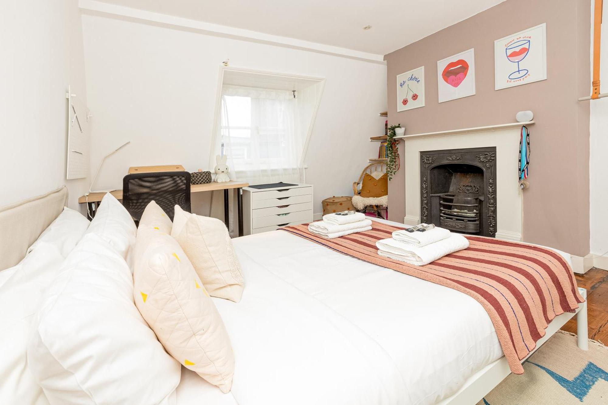 Apartment 3br 3lvl Home, Garden & Parking, 5min Greenwich St