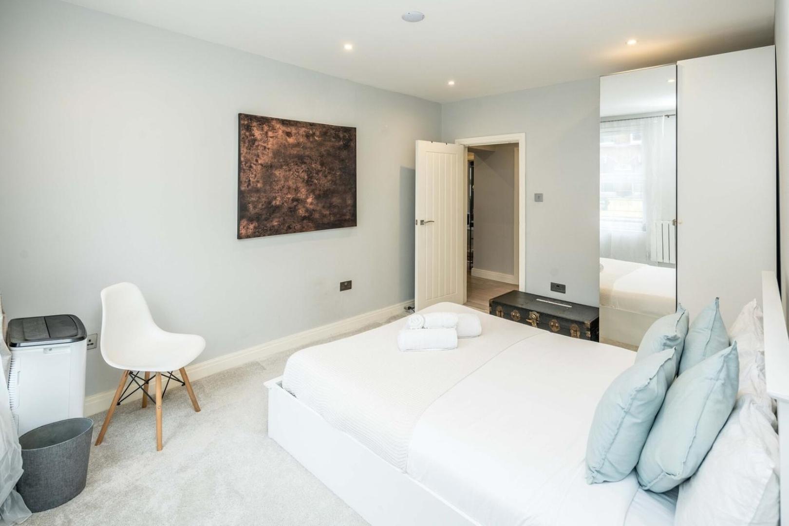 Modern 2b Flat: London, Walk To Landmarks Apartment London