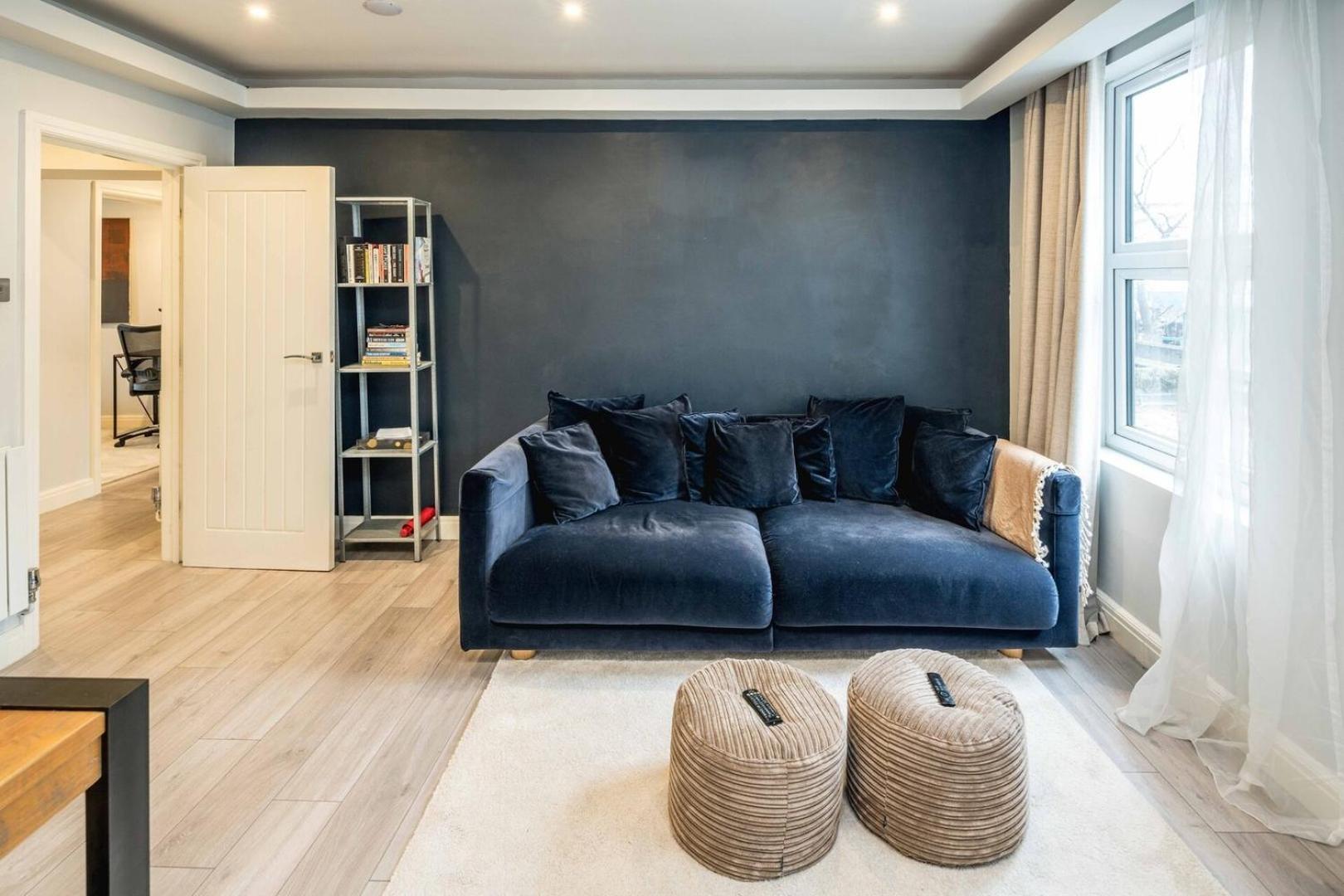 Modern 2b Flat: London, Walk To Landmarks Apartment London