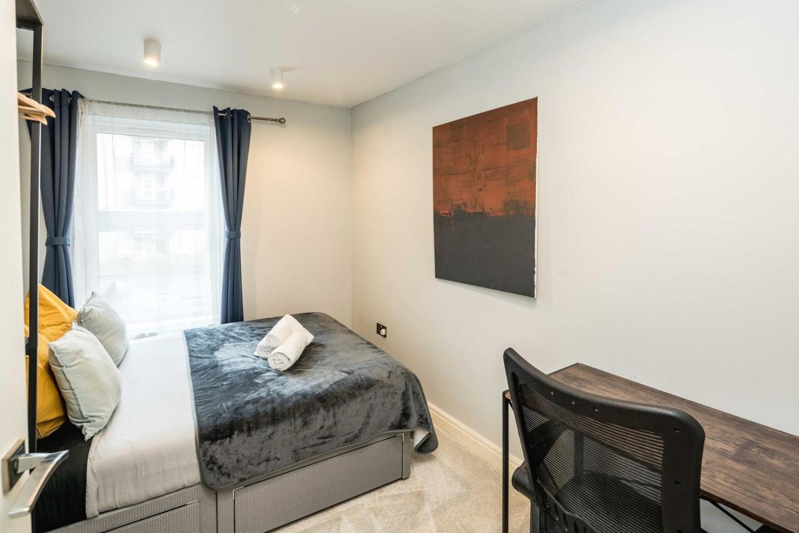 Modern 2b Flat: London, Walk To Landmarks * London