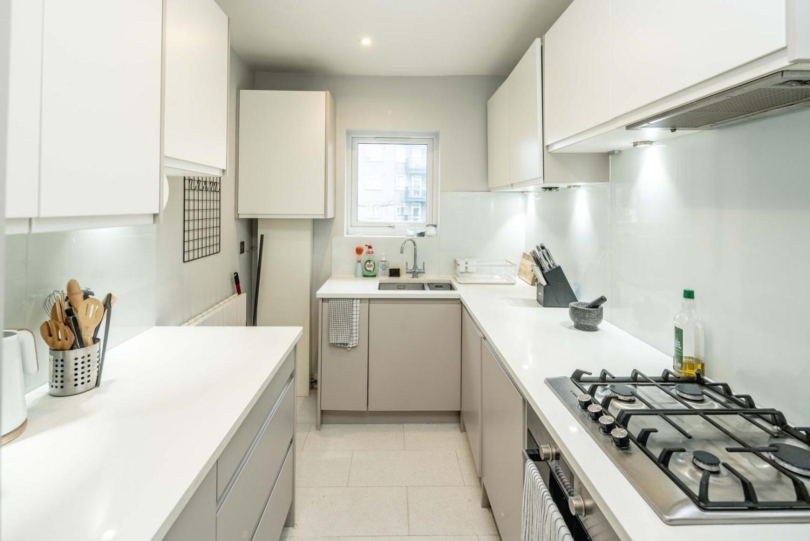 Modern 2b Flat: London, Walk To Landmarks * London