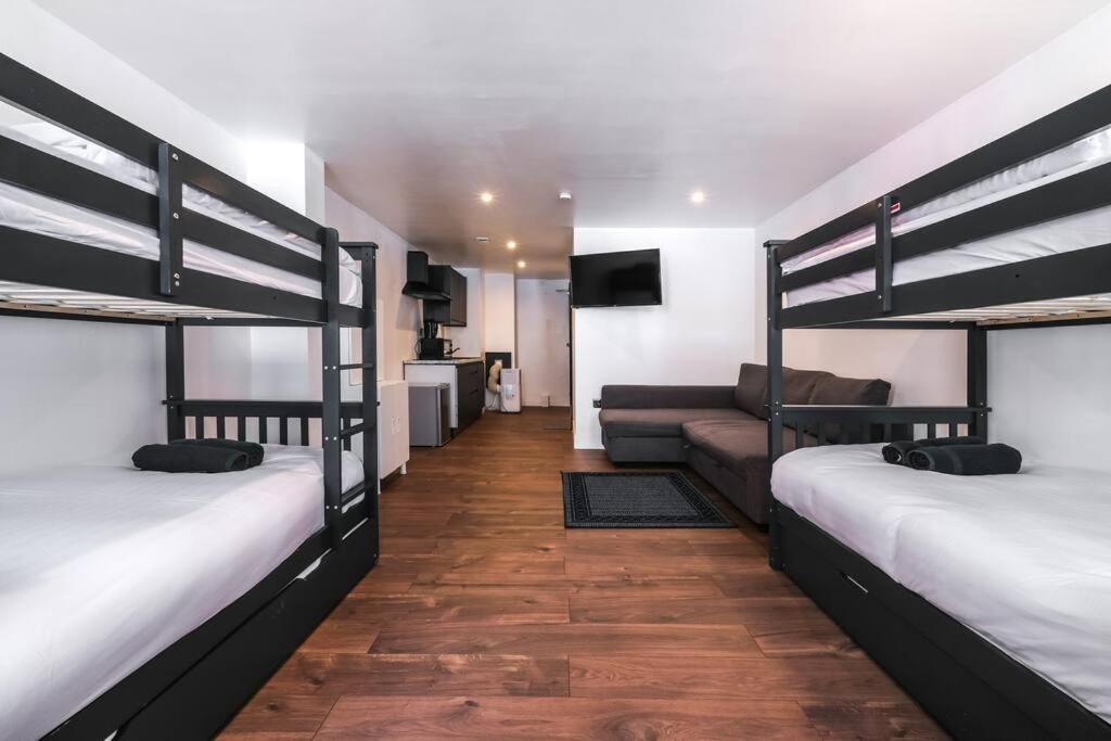Piccadilly Wonderland Sleep 8 Vra London